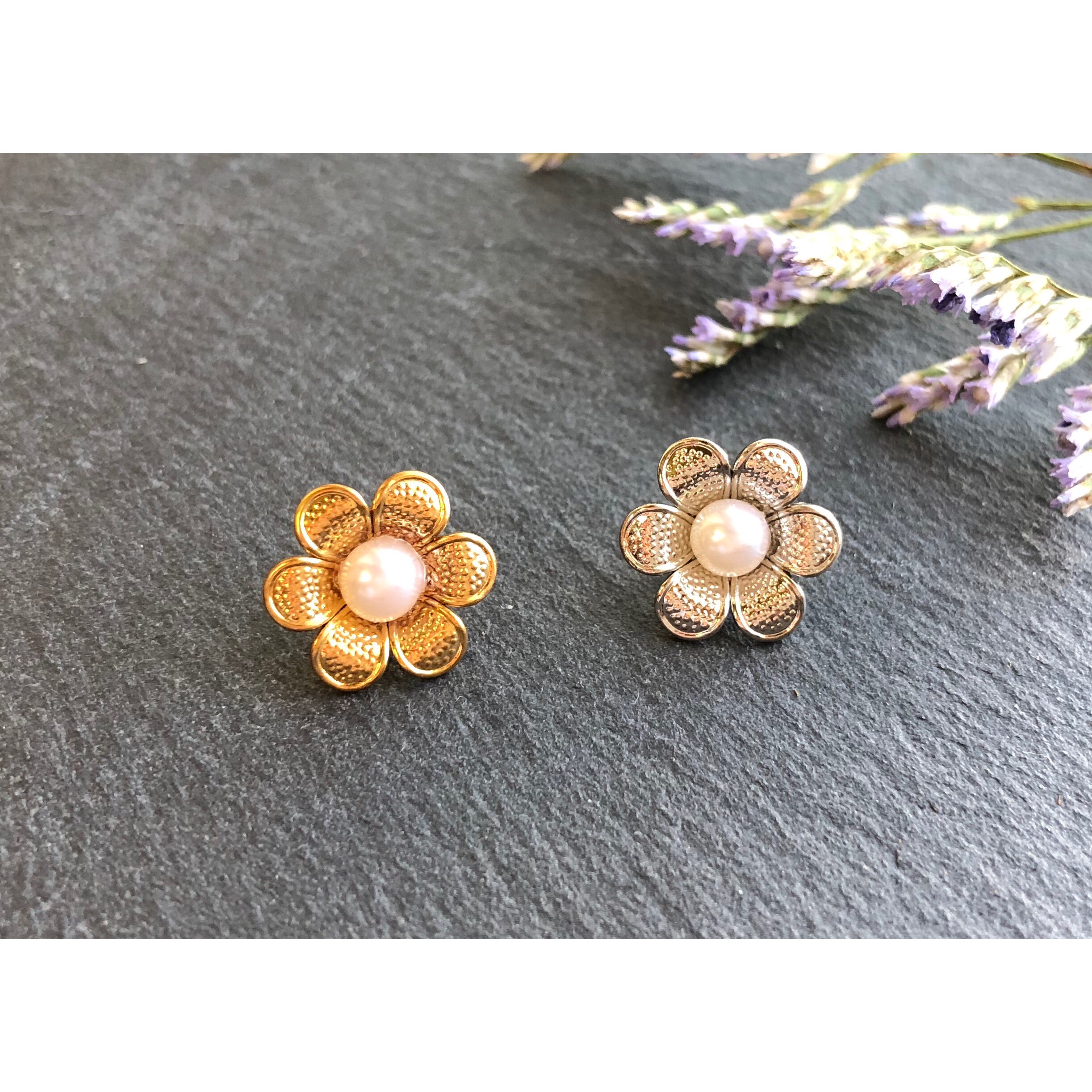 【NEW】小粒で可愛いお花ボタン♡