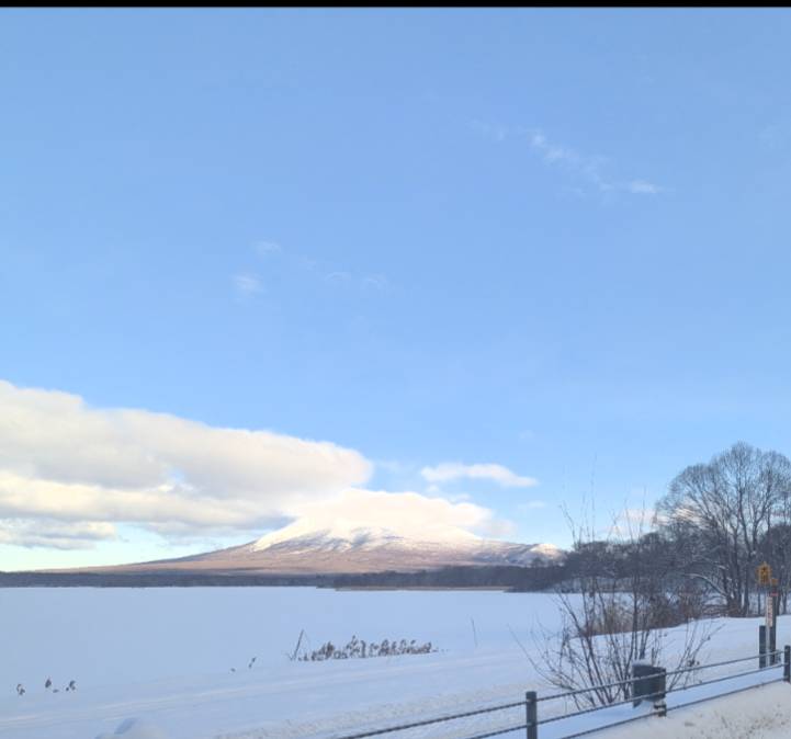 冬の駒ヶ岳（七飯町大沼より）