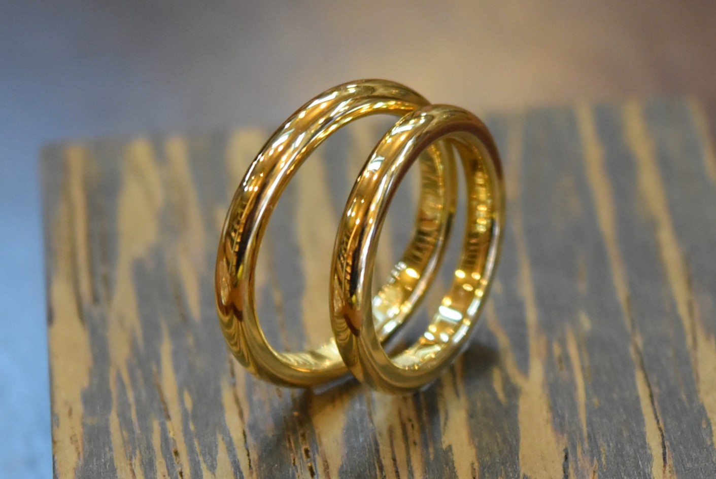 K18ゴールドを使った丸線結婚指輪のご紹介!