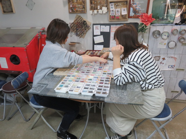11月3日　お嬢さんお2人ブレスレット作り体験