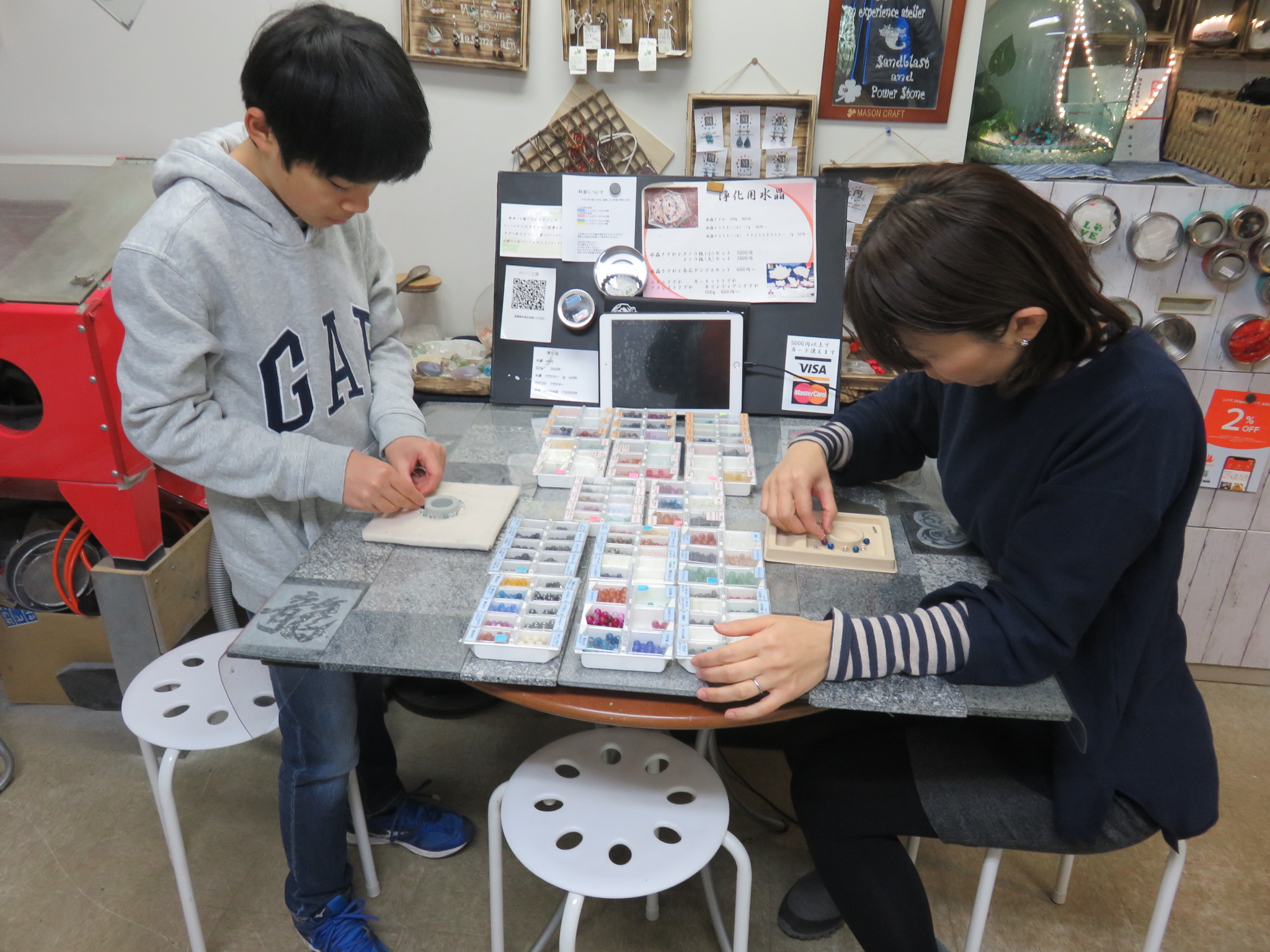 親子でブレスレット作り＾＾　　　