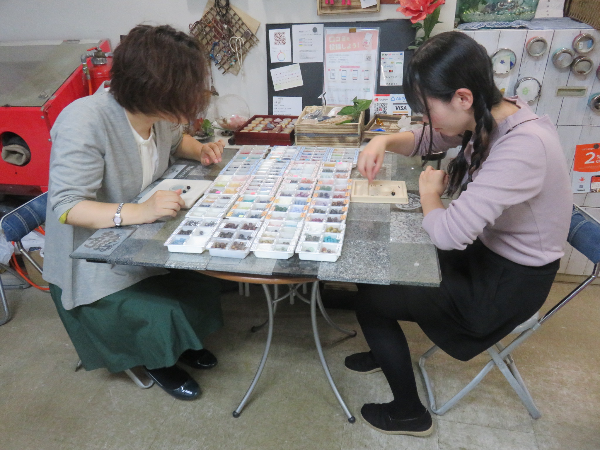10月1日　お嬢さんお2人ご来店　お守りと恋愛運