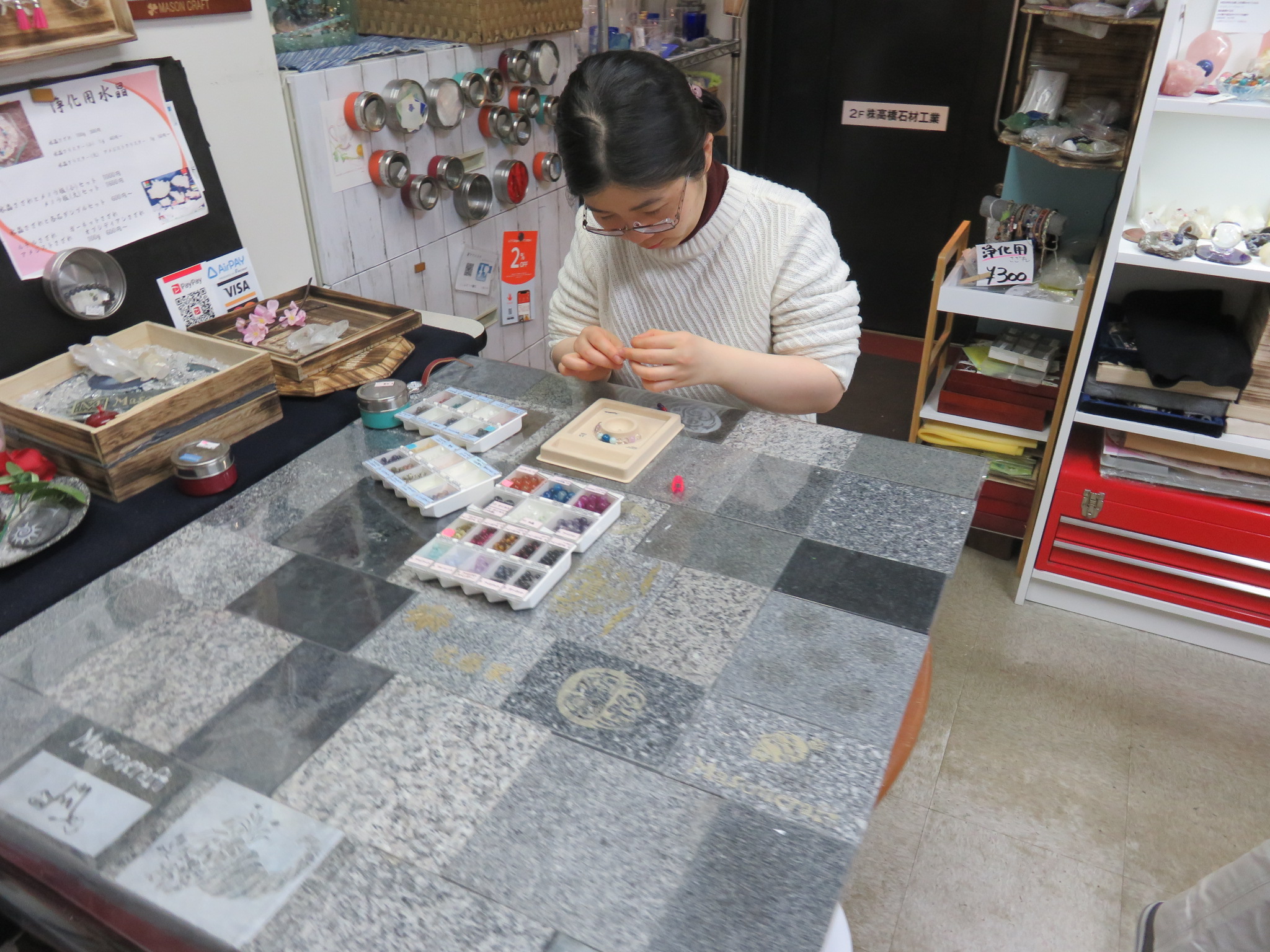お一人でまったりブレスレット作り