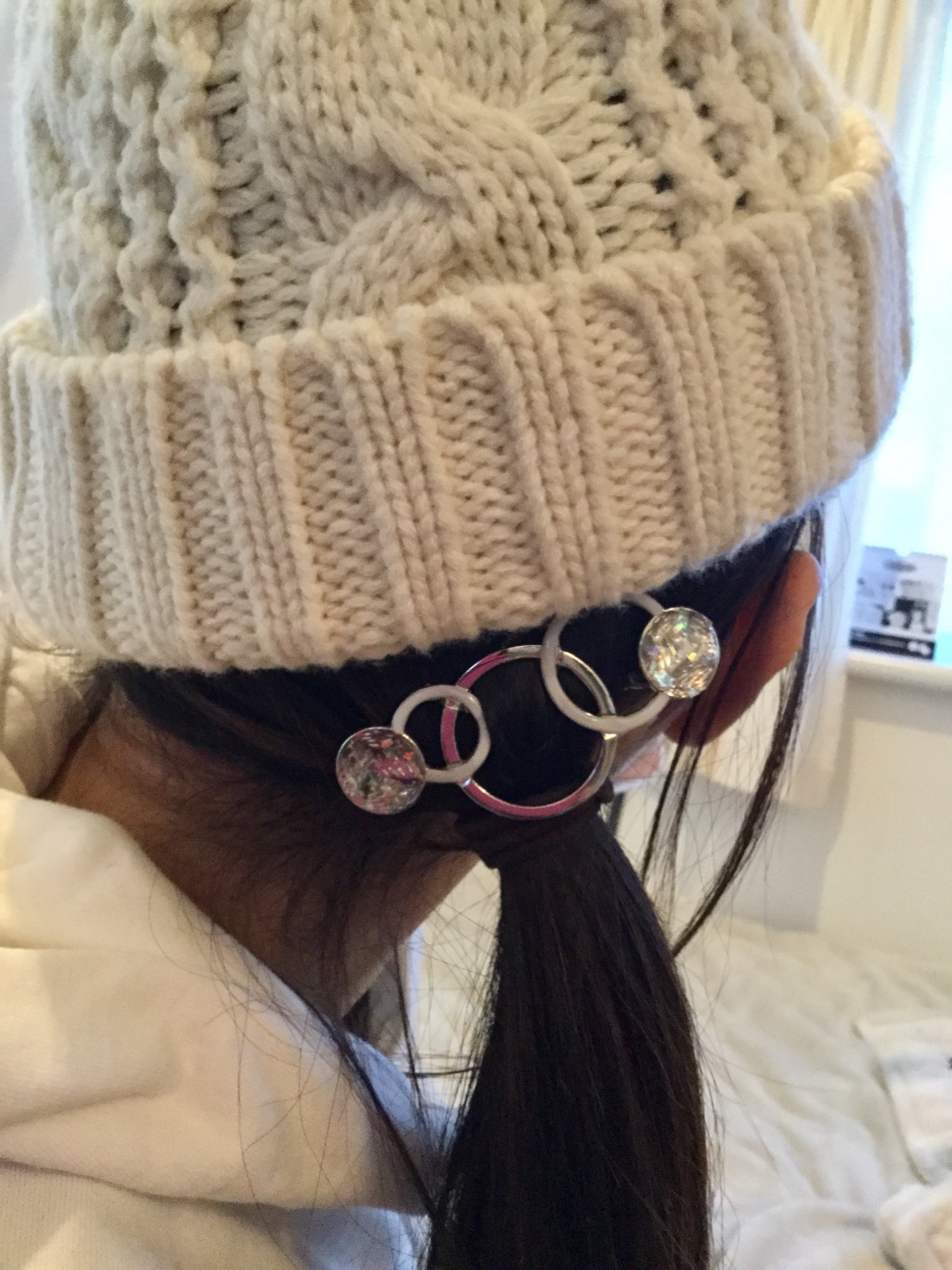 まとめ髪に、ふわりとまるかわいいアクセント「まるまるバレッタ」