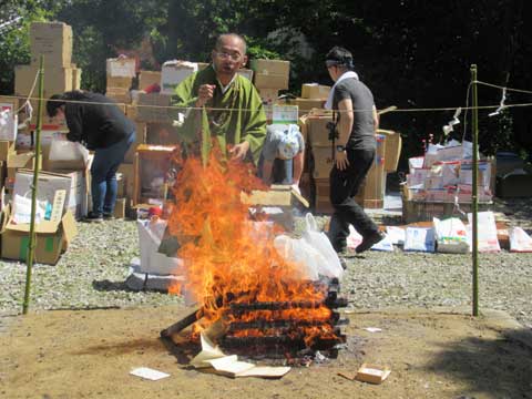 2025年5月8日(木)お焚き上げ供養開催します