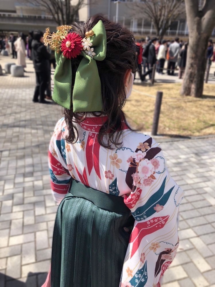 ビックリボンはいからさん風卒業式の髪飾り着用写真