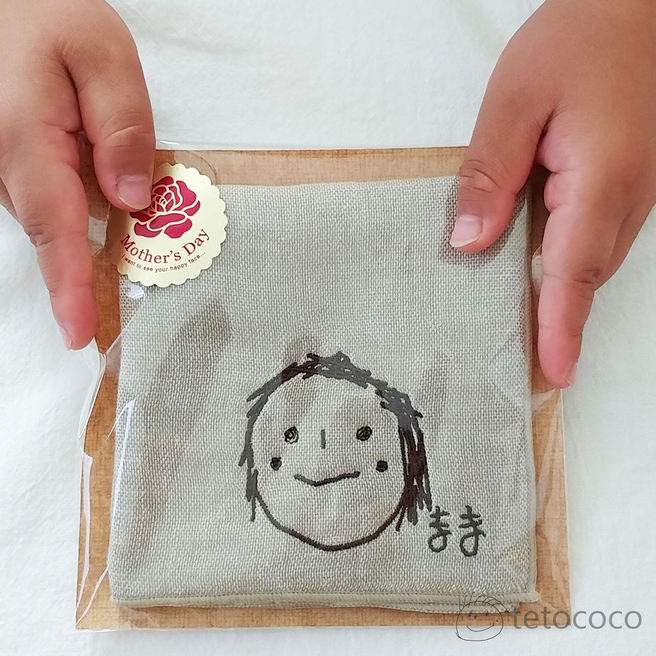 母の日ギフトはこれで決まり!!今しか無い瞬間を形に!!もらって嬉しい似顔絵刺繍プレゼント♪