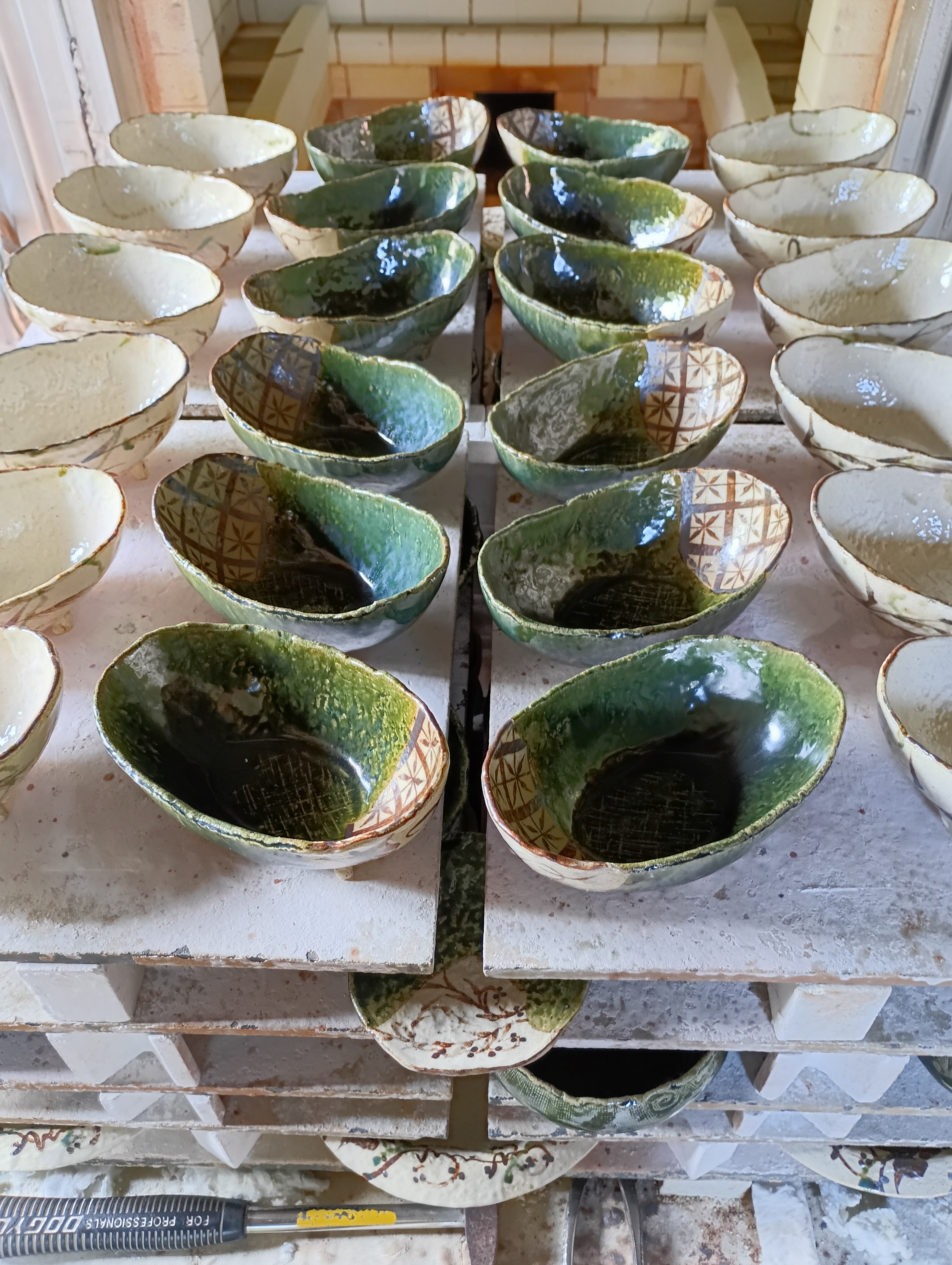 先週初め、織部の窯出しでした。