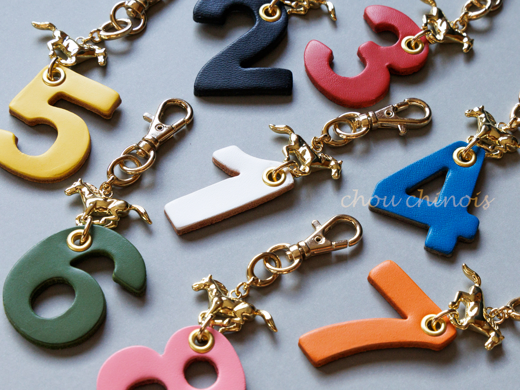 【11/20 販売】お馬さんとカラフルポップなナンバーチャーム