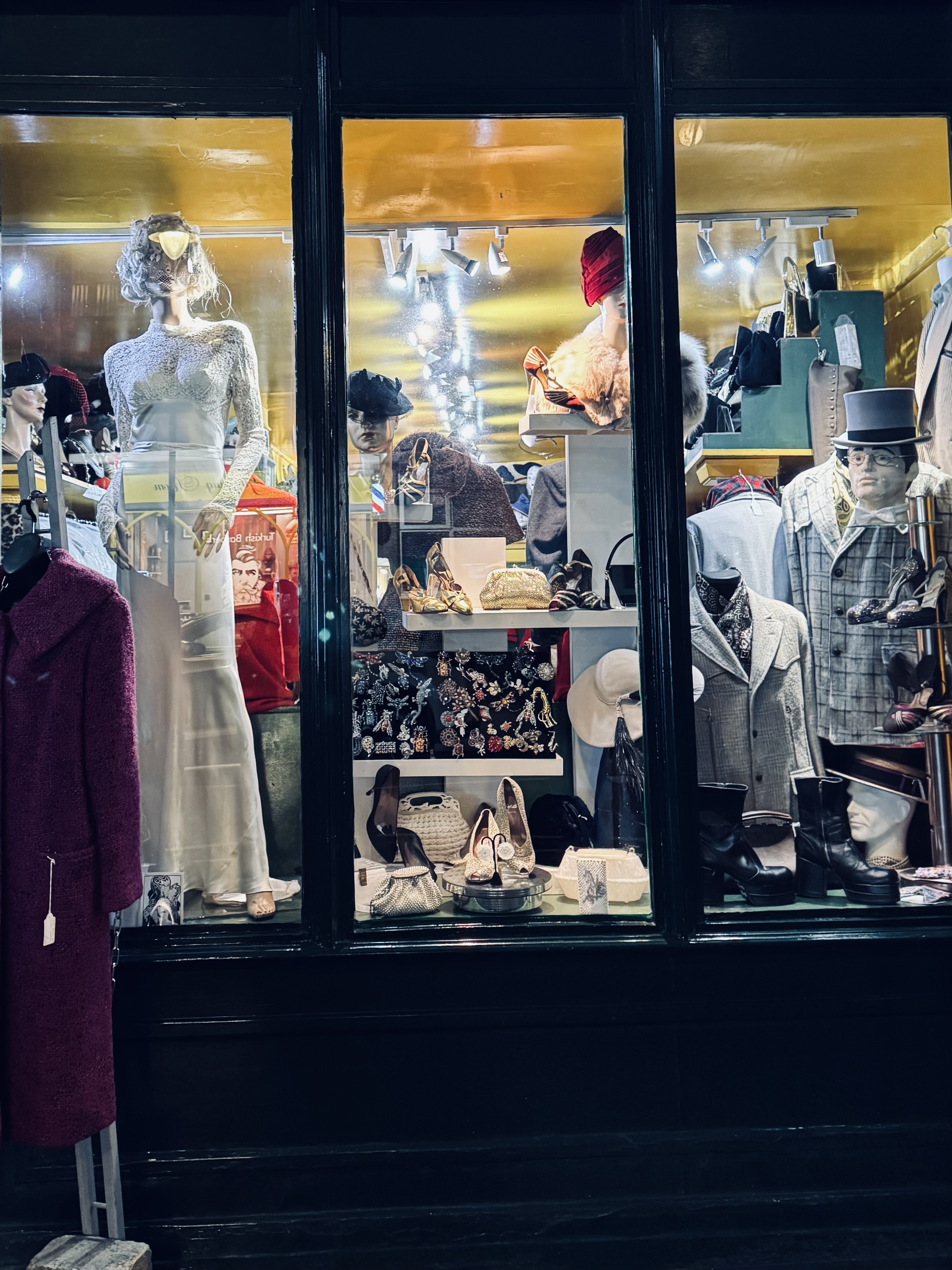 【SHOP のご案内 ・" DIGNITY closet "】