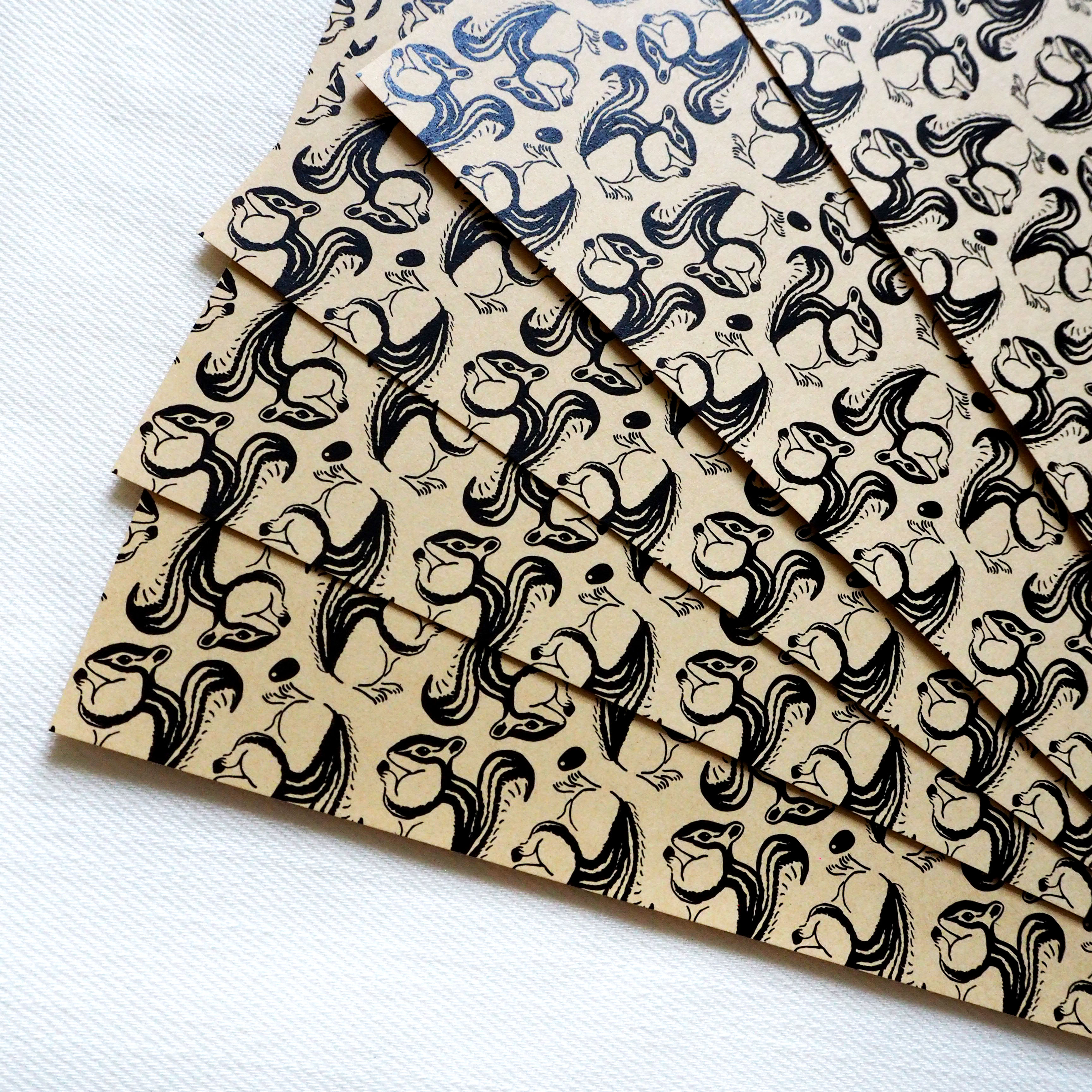 新シリーズ「A4デザインペーパー」始めました|リスさんの包装紙風デザイン