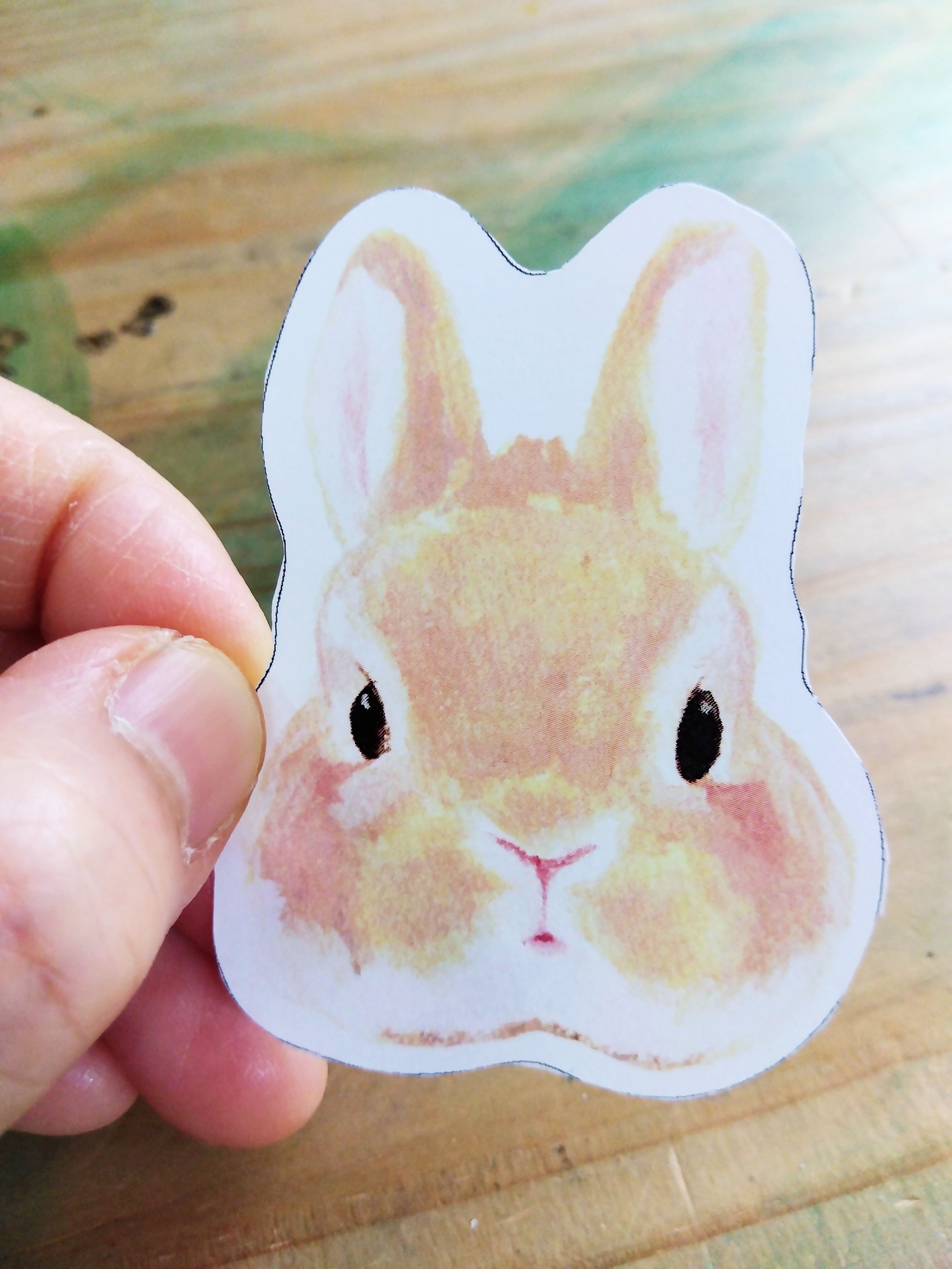 うさぎさんのお顔のステッカーのシリーズを作ろうと思っています