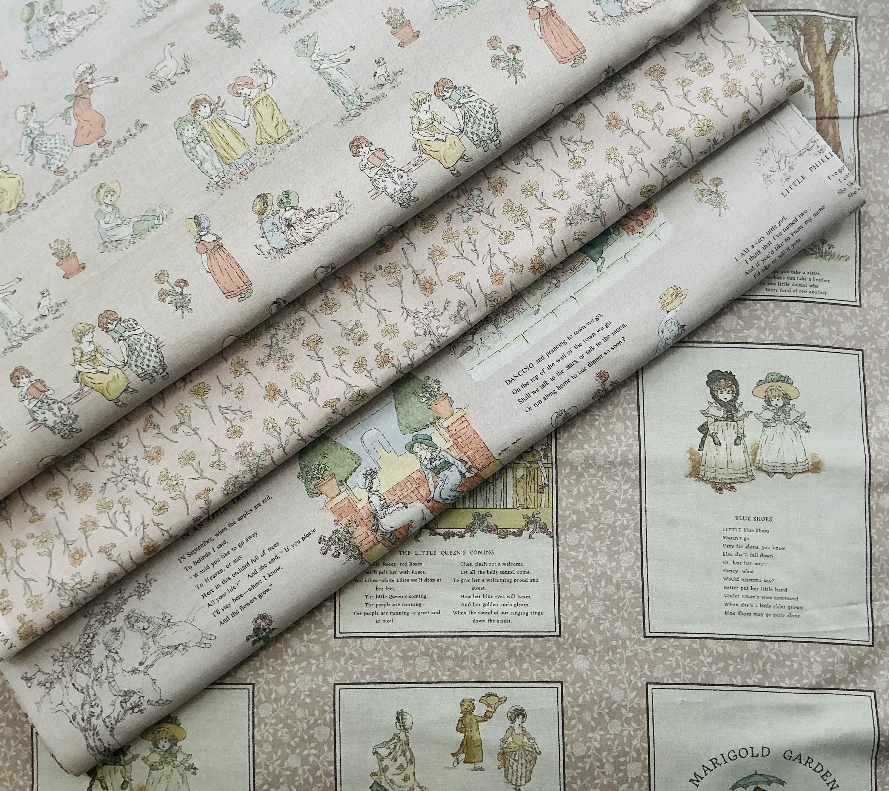 ケイトグリナウェイの生地を入荷しました♬