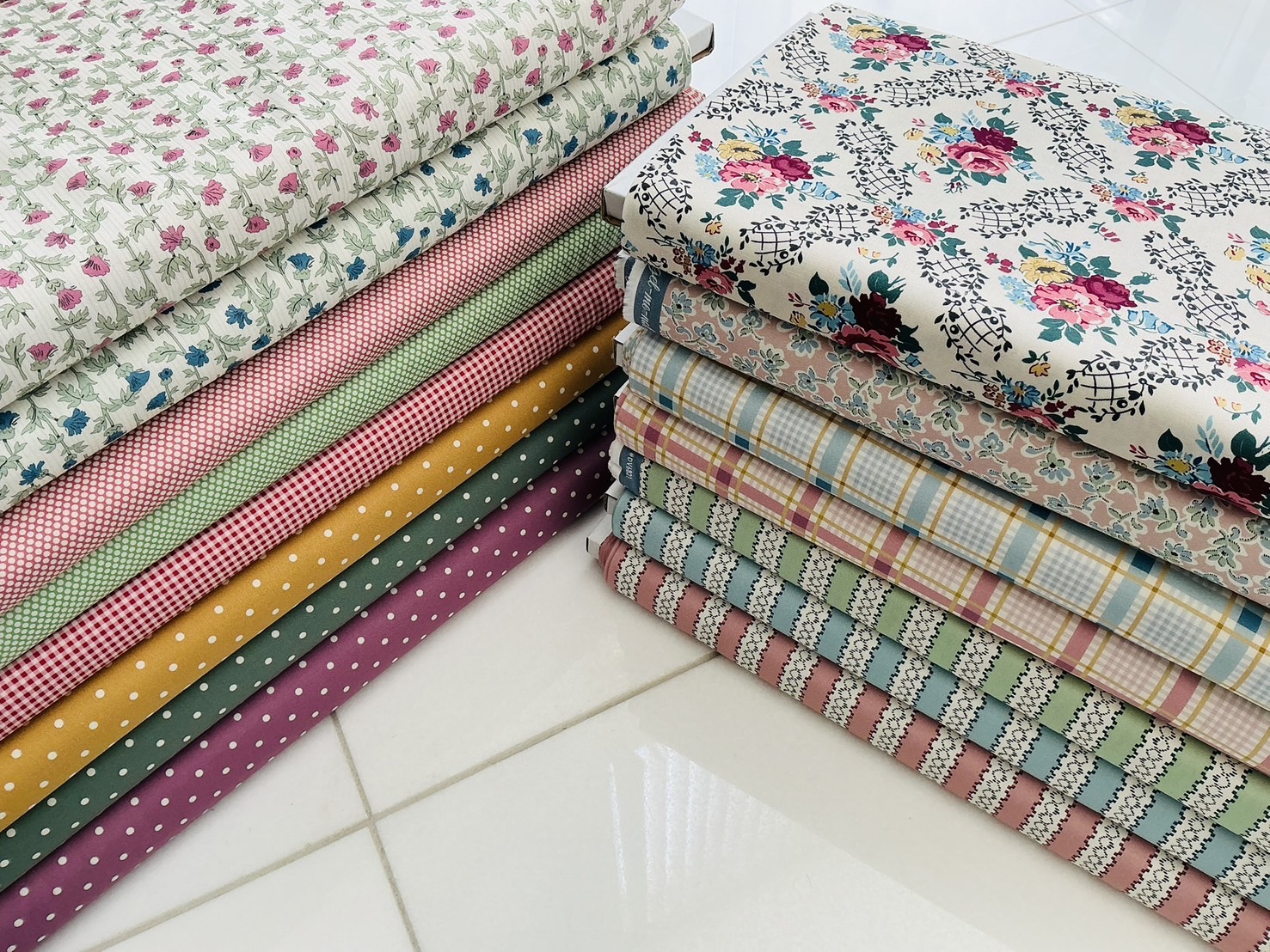 『FORGET-ME-NOT ROSE』By Emma Newman 等　新入荷✨