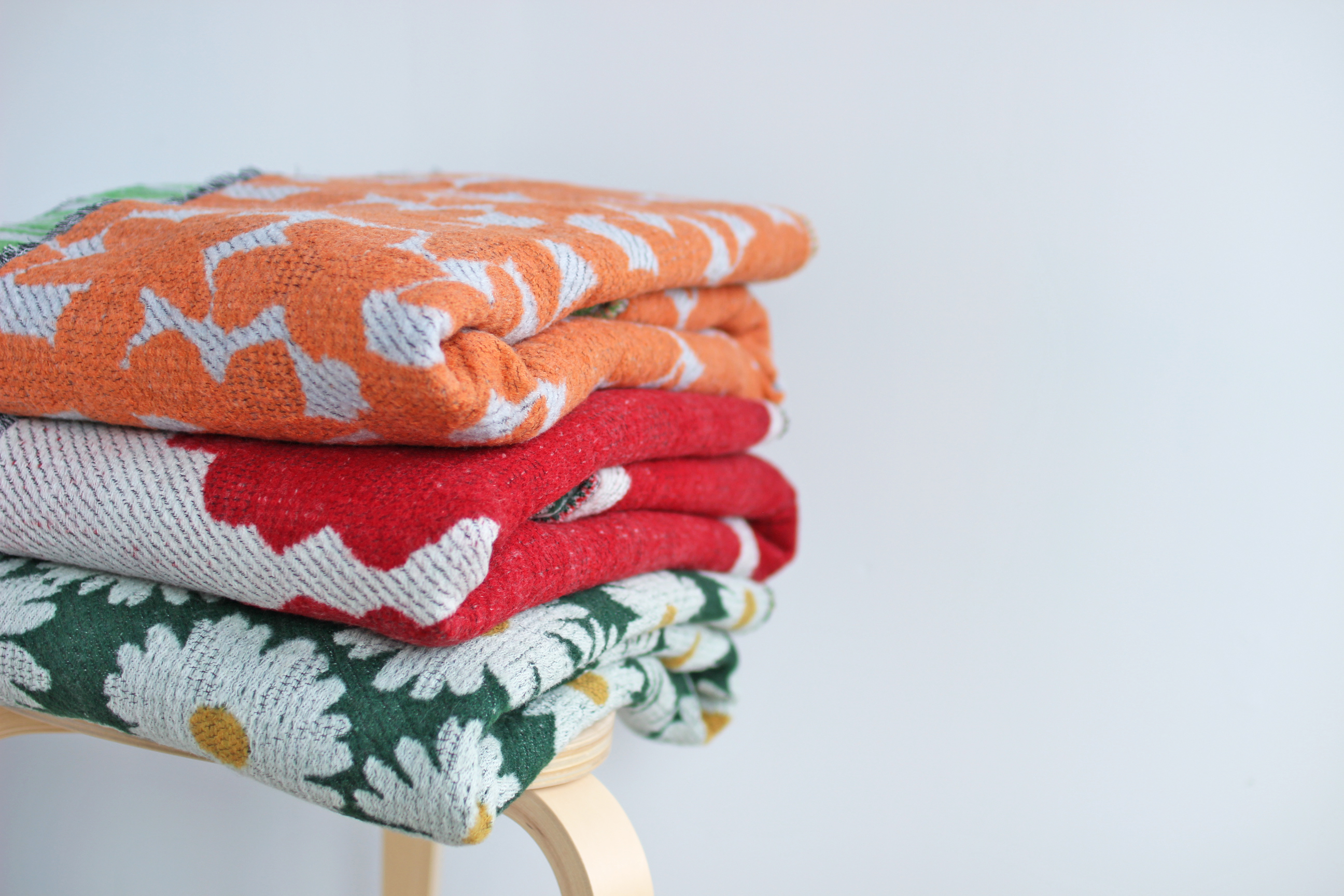 発想は無造作にかけられたブランケットから｜YURI HIMUROのBLOOM blanket
