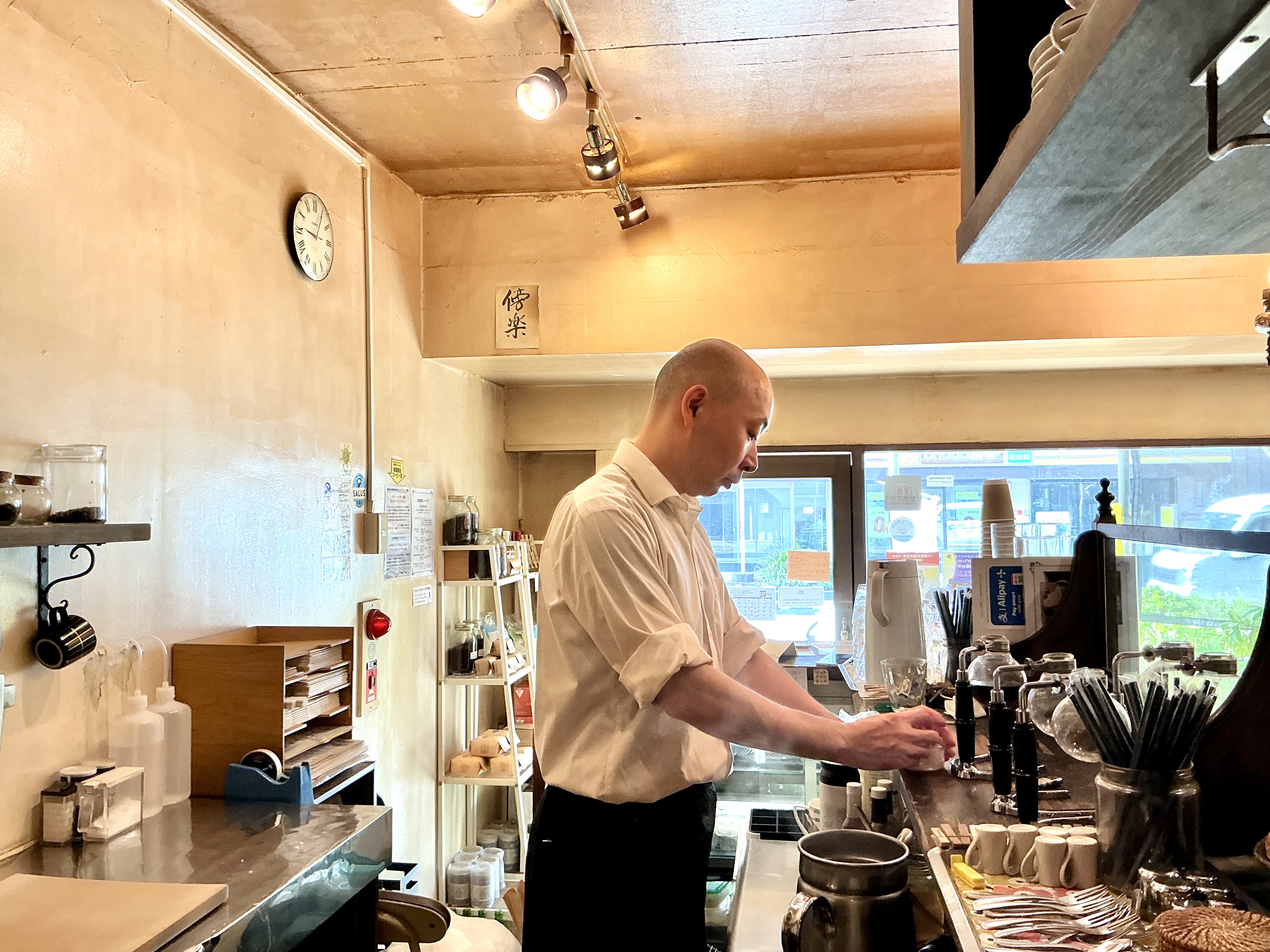 一枚の張り紙「傍楽」に込められた想いとは