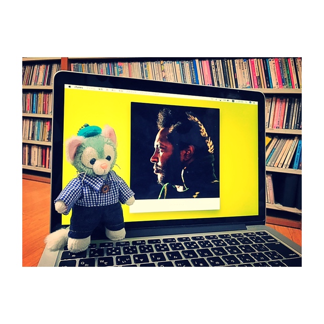ジェラトーニバッチとギンガムチェックシャツとデニムのオールインとThundercat🐈