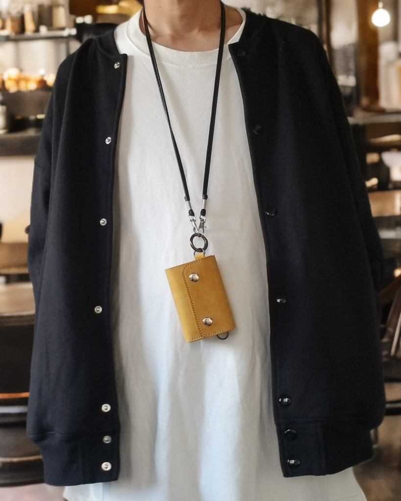 小さくて、ちゃんと使える。レザーネックウォレットの話