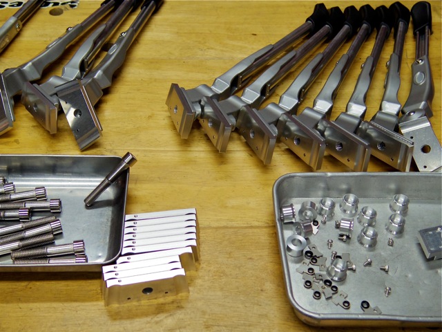 モールトン センタースタンドに使われているパーツについて