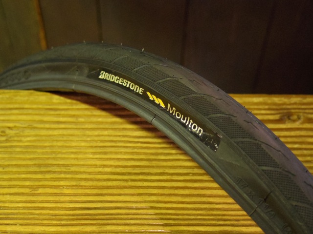 ブリヂストン BSモールトン タイヤ 17"×1-1/4" (オマケ付き)入荷しました