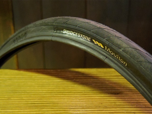 ブリヂストン BSモールトン タイヤ 17"×1-1/4" (オマケ付き) 入荷しました