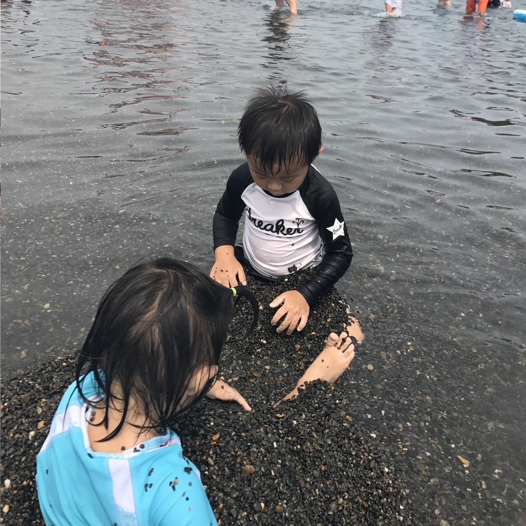 ココ、海じゃないんです、千葉県最大級のプールの蓮沼ウォーターガーデンです。