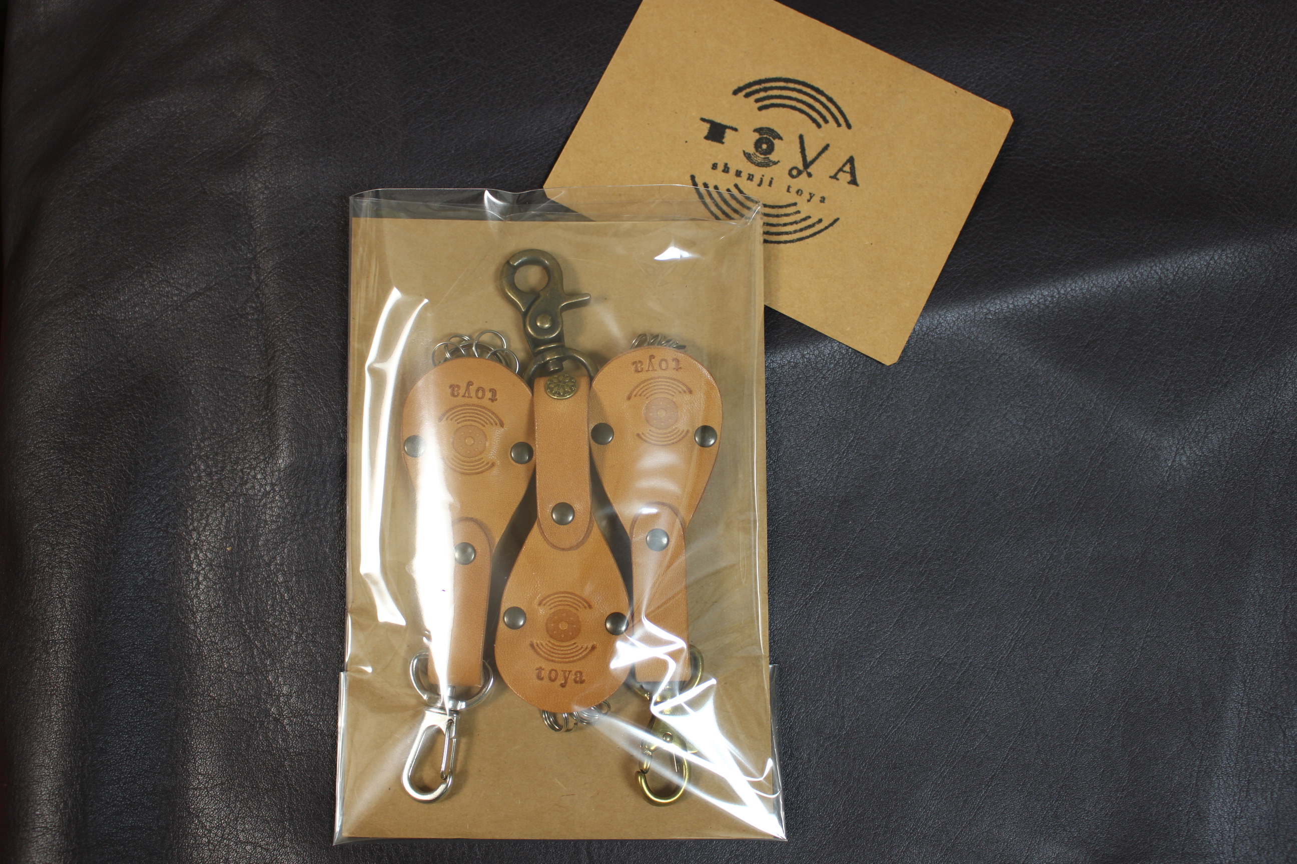 TOYA【 ギター型leather】