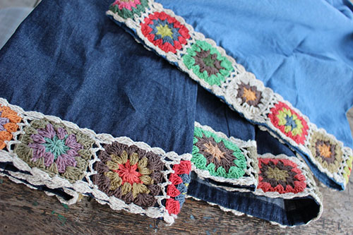 お花のかぎ針編み♡カラフルでHAPPYなクロシェパッチのデニムガウチョ。