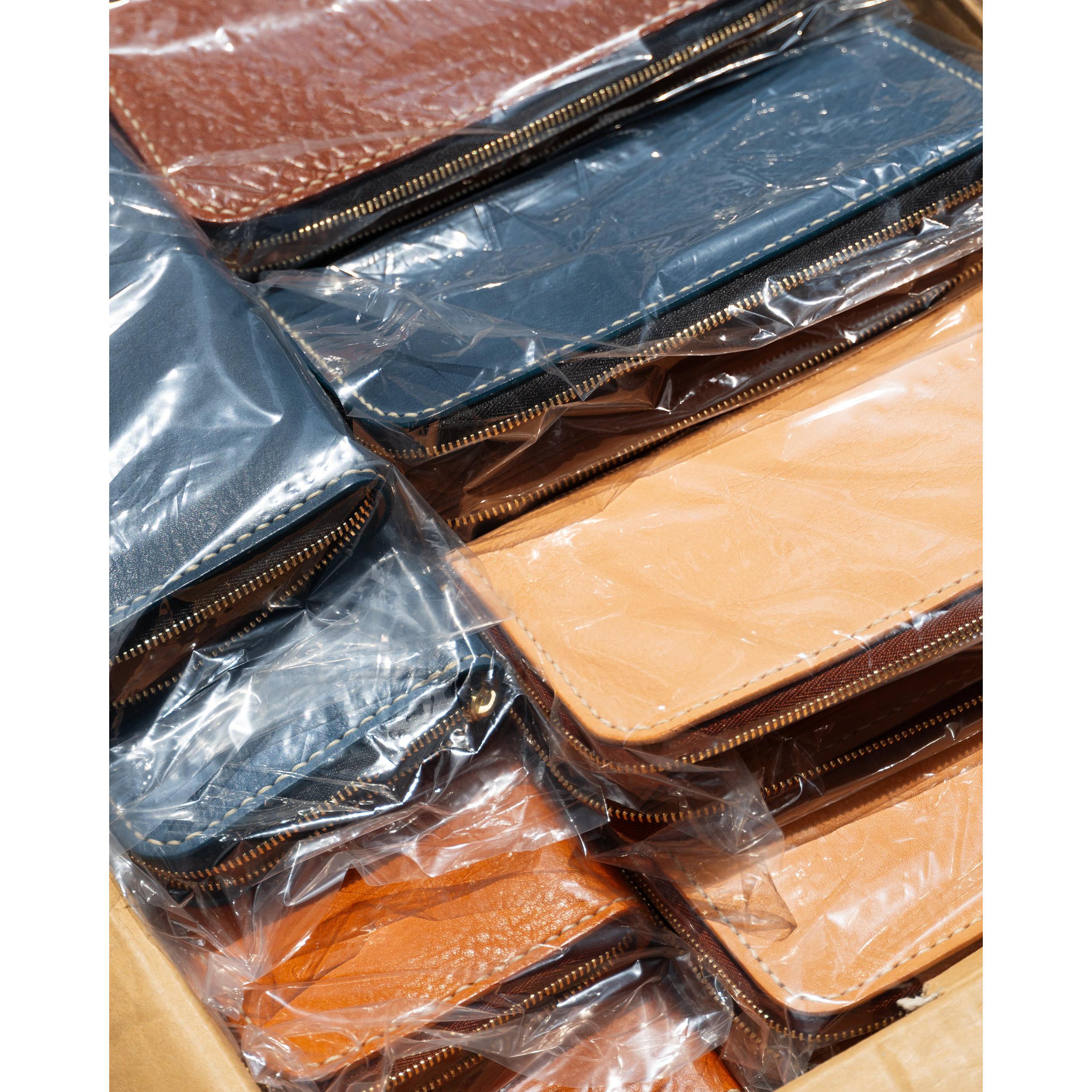 【入荷情報】Round zip wallet