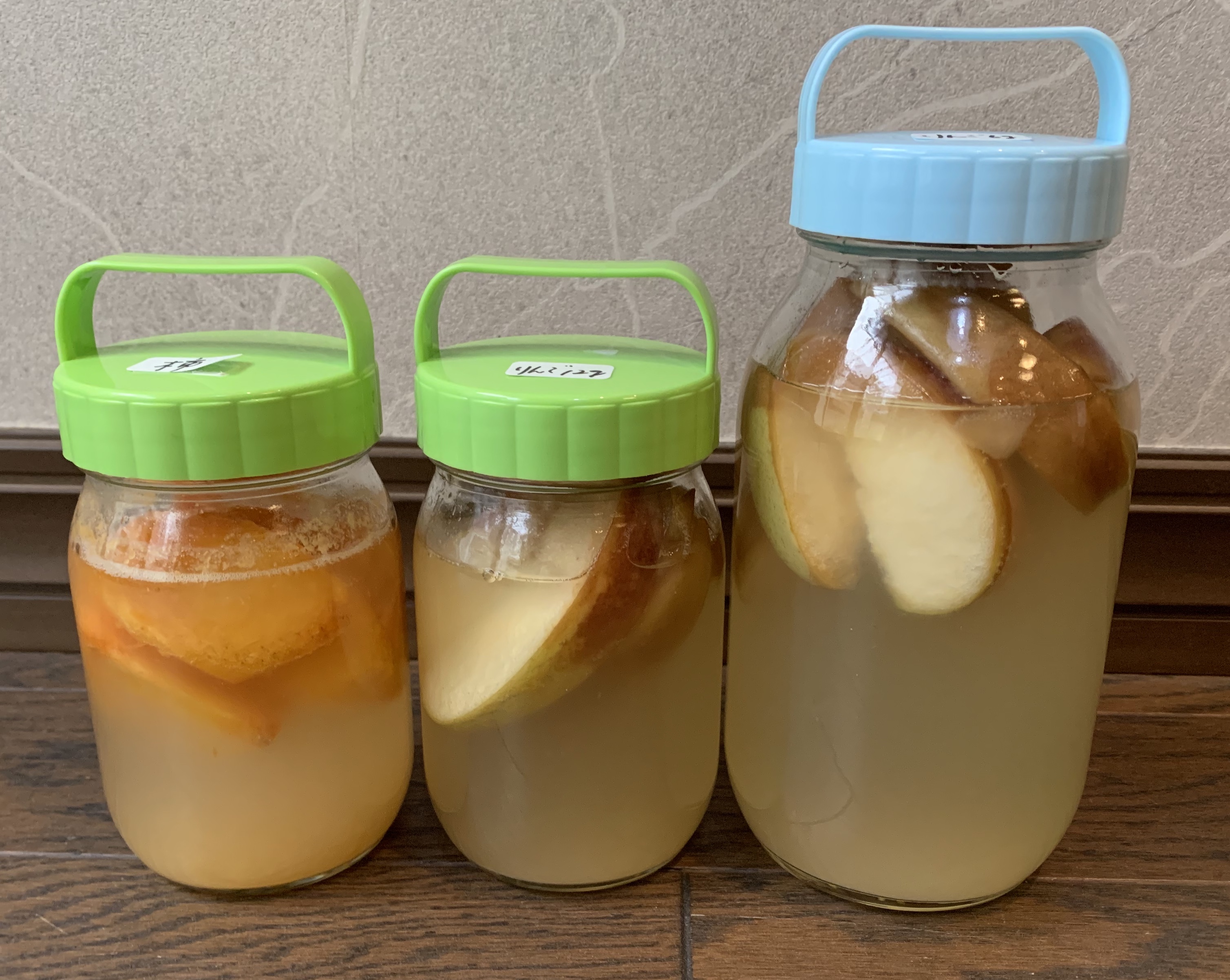りんごと柿の酵母完成！