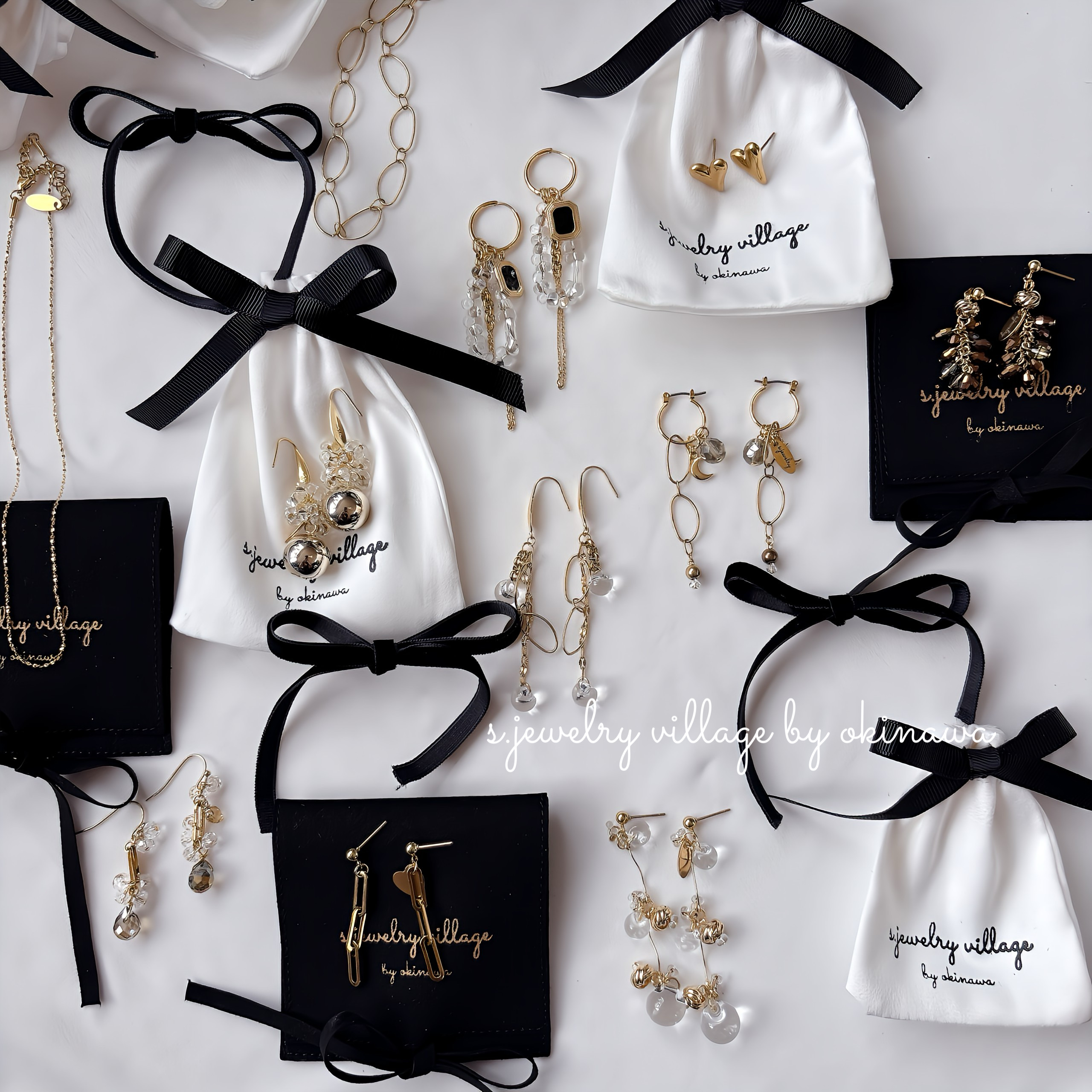 ホリデーシーズン限定ポーチ🖤