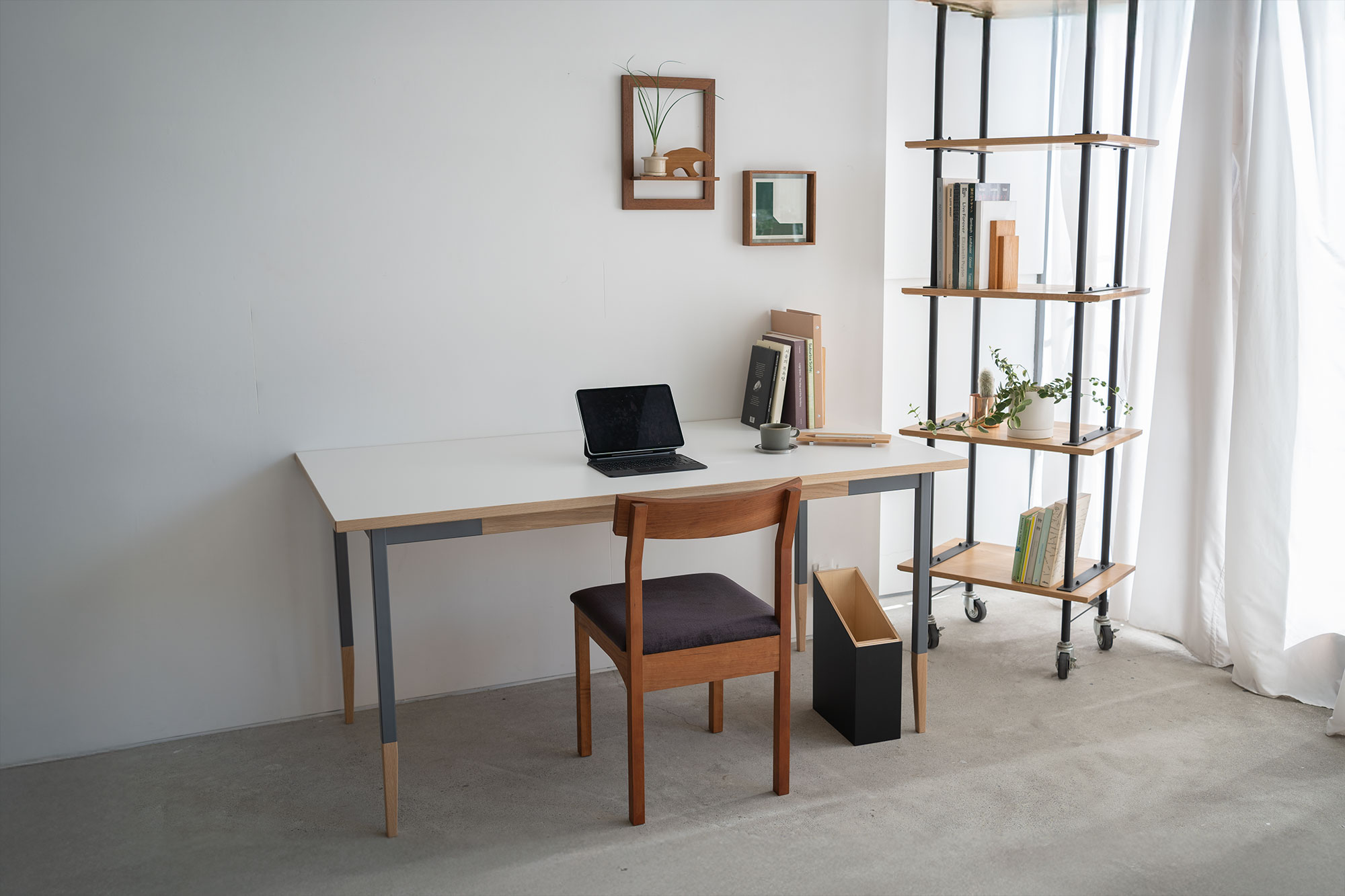 ALTERNATIVE TABLE / white meramine×steel gray