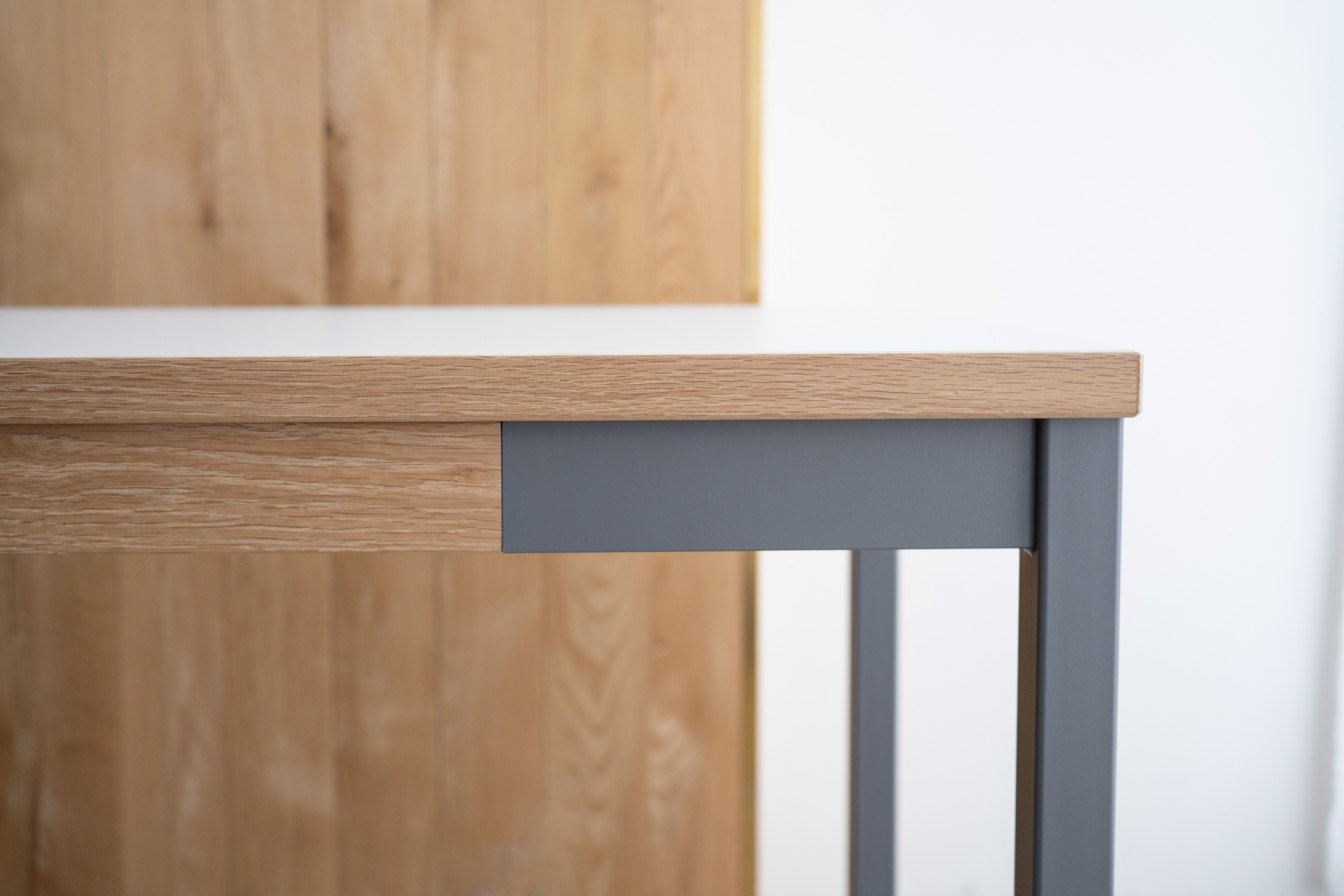 ALTERNATIVE TABLE 脚部