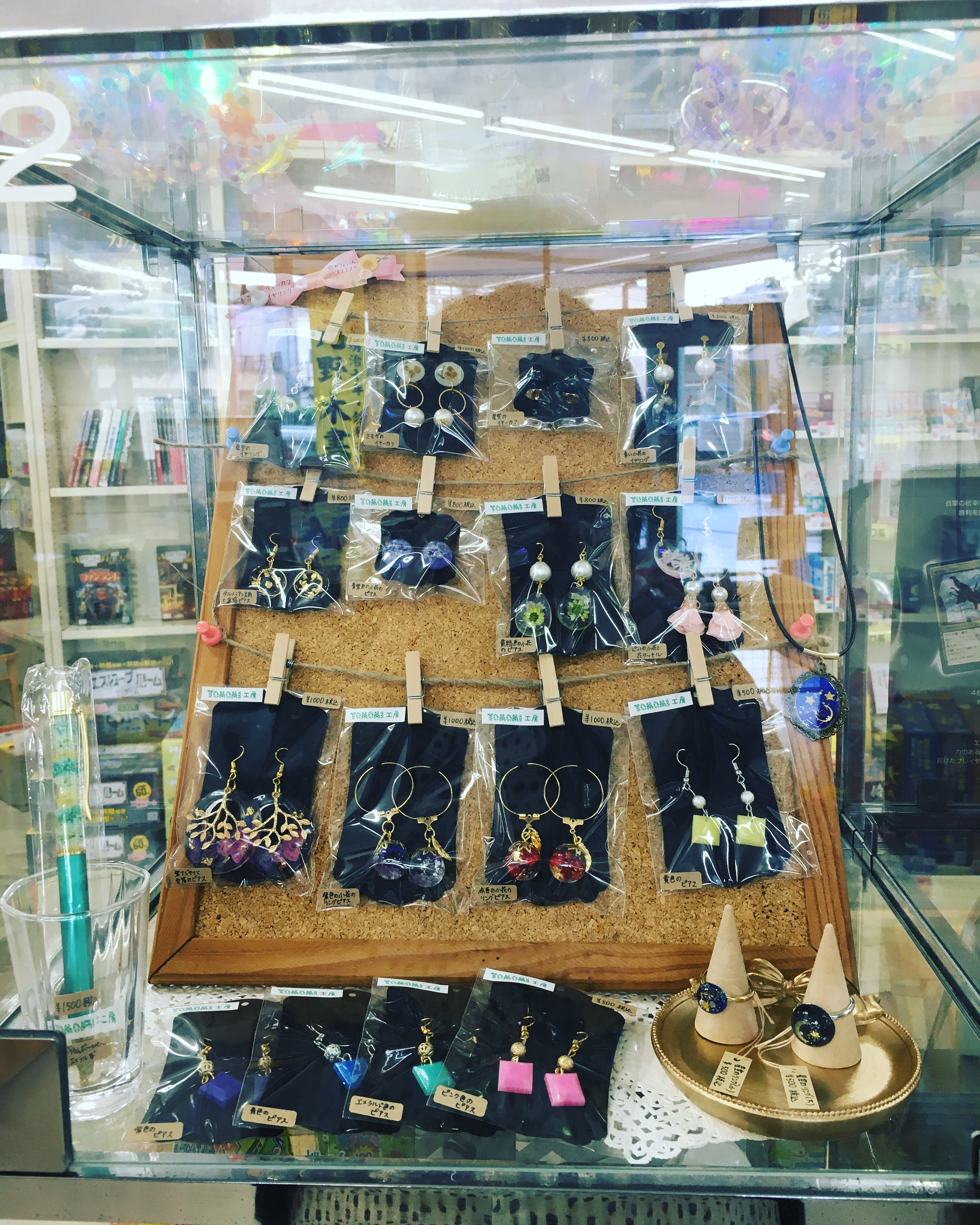 レジンアクセサリーを飯塚市の元野木書店にて販売開始しました。