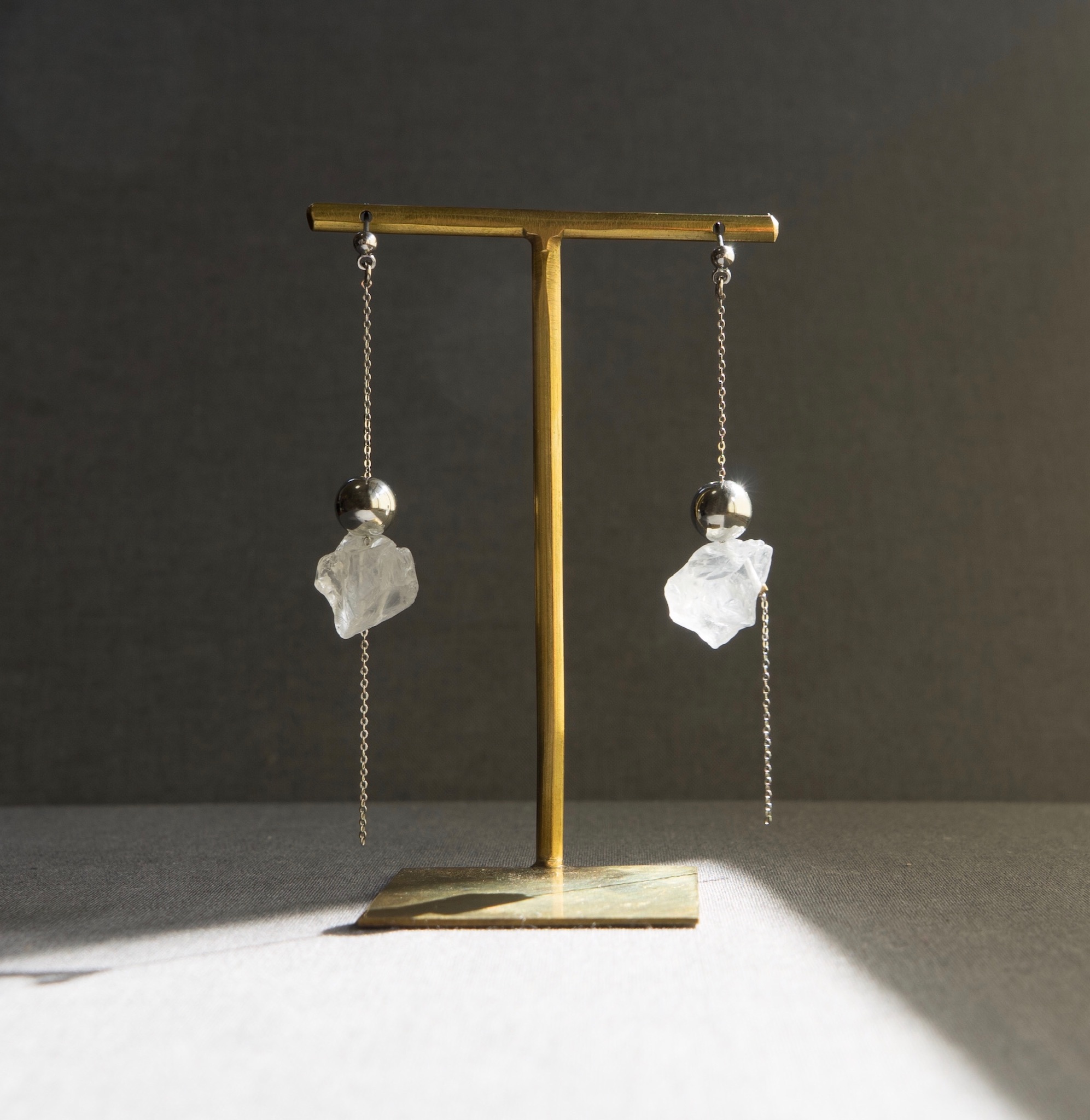 クオーツとシルバーチェーンのアクセサリー