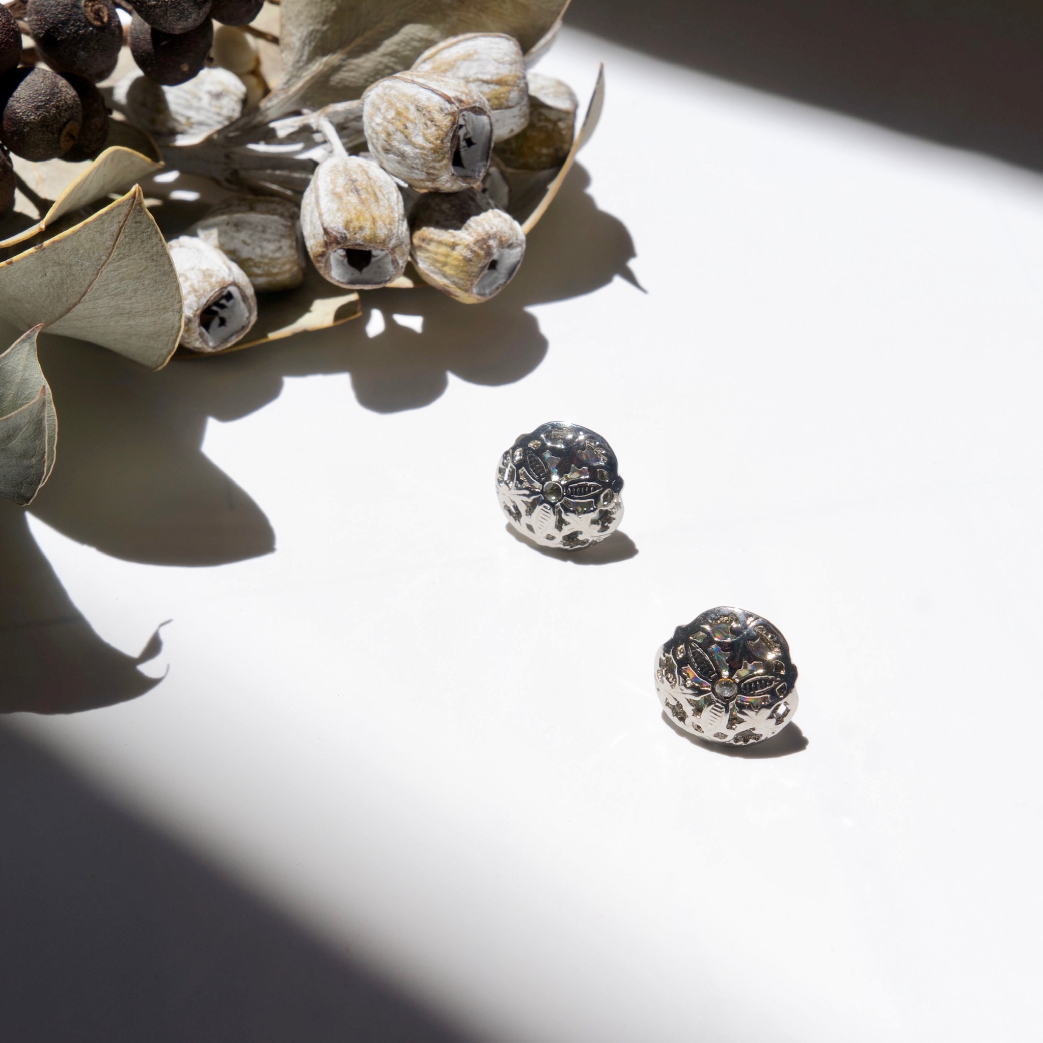 Silver flower button ピアス