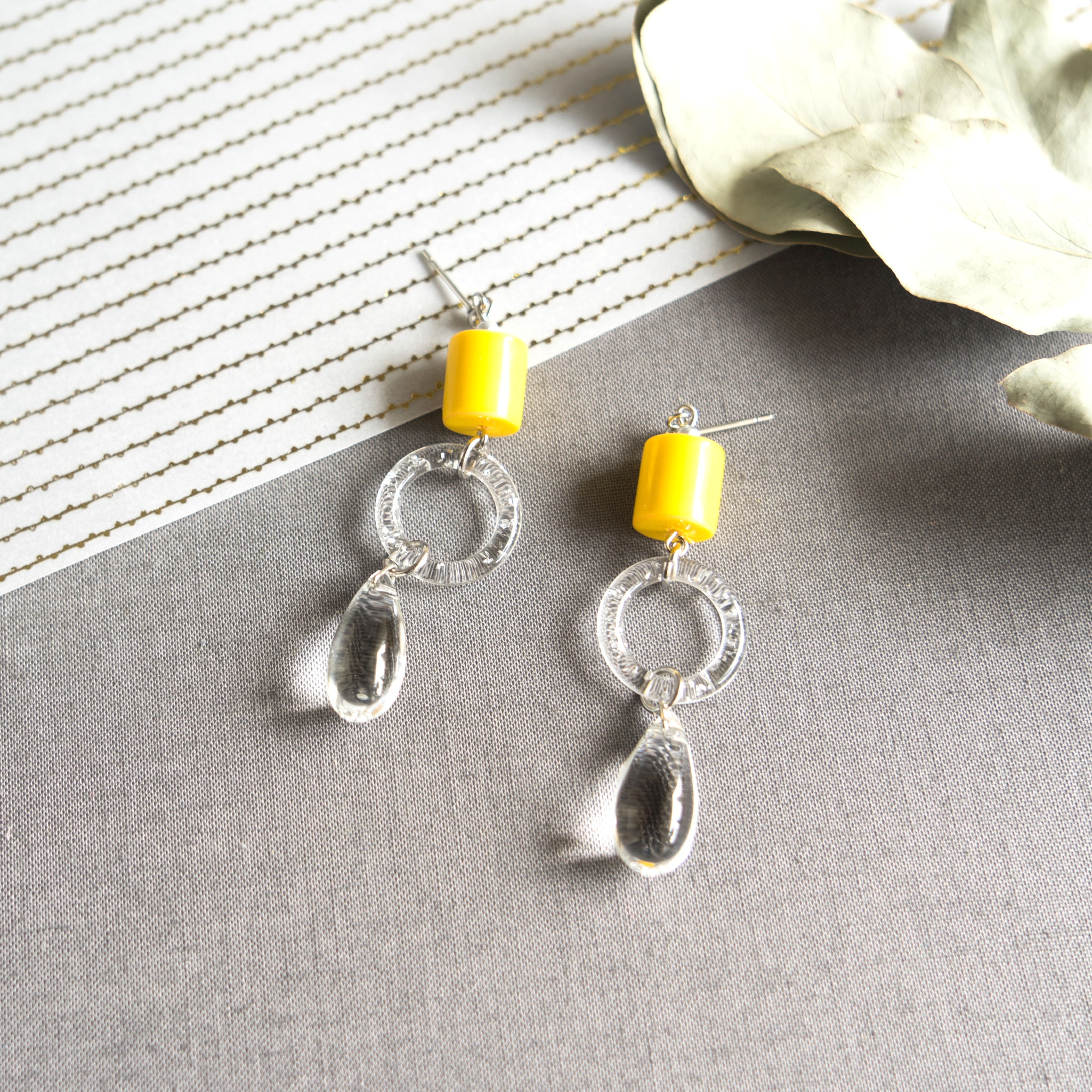 yellow & clear drop ピアス