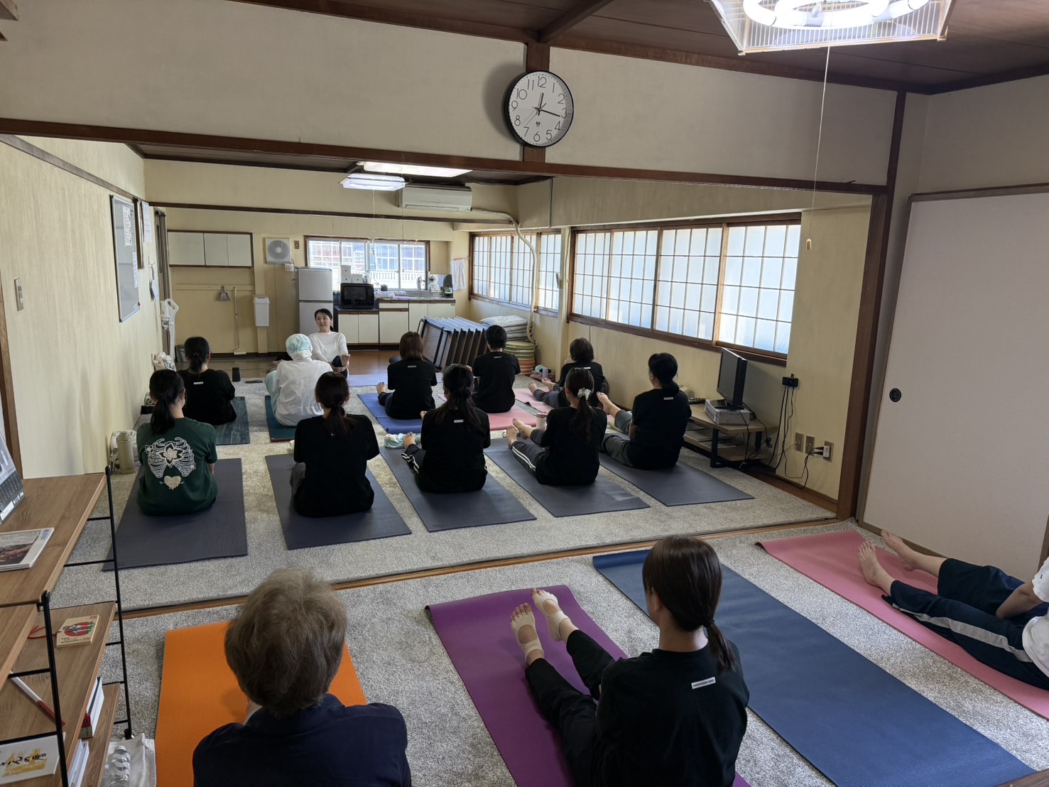 出張ヨガ教室を開催。
