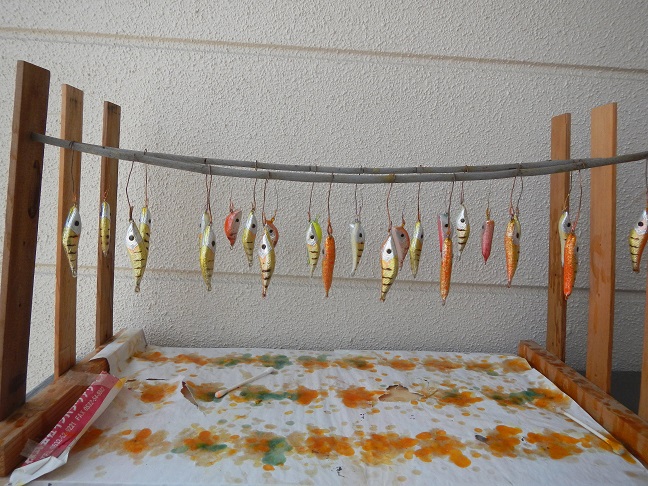 魚は魚らしく、バラも赤く・・・魅了できるか？