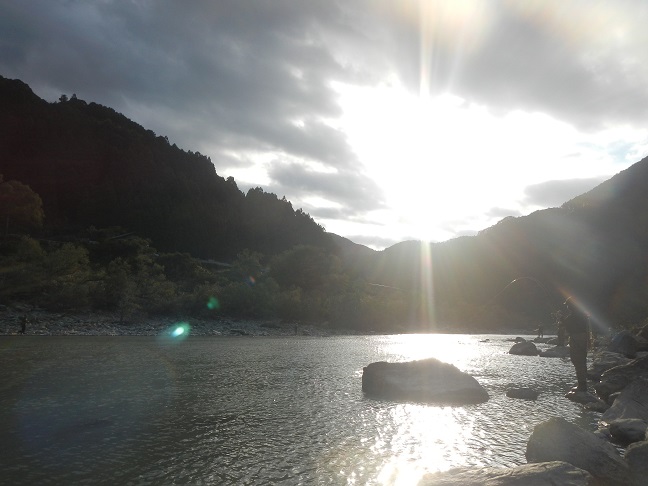 濁りが酷くてルアーが見えない！　マス（松）岡修造　なんたらルーペを