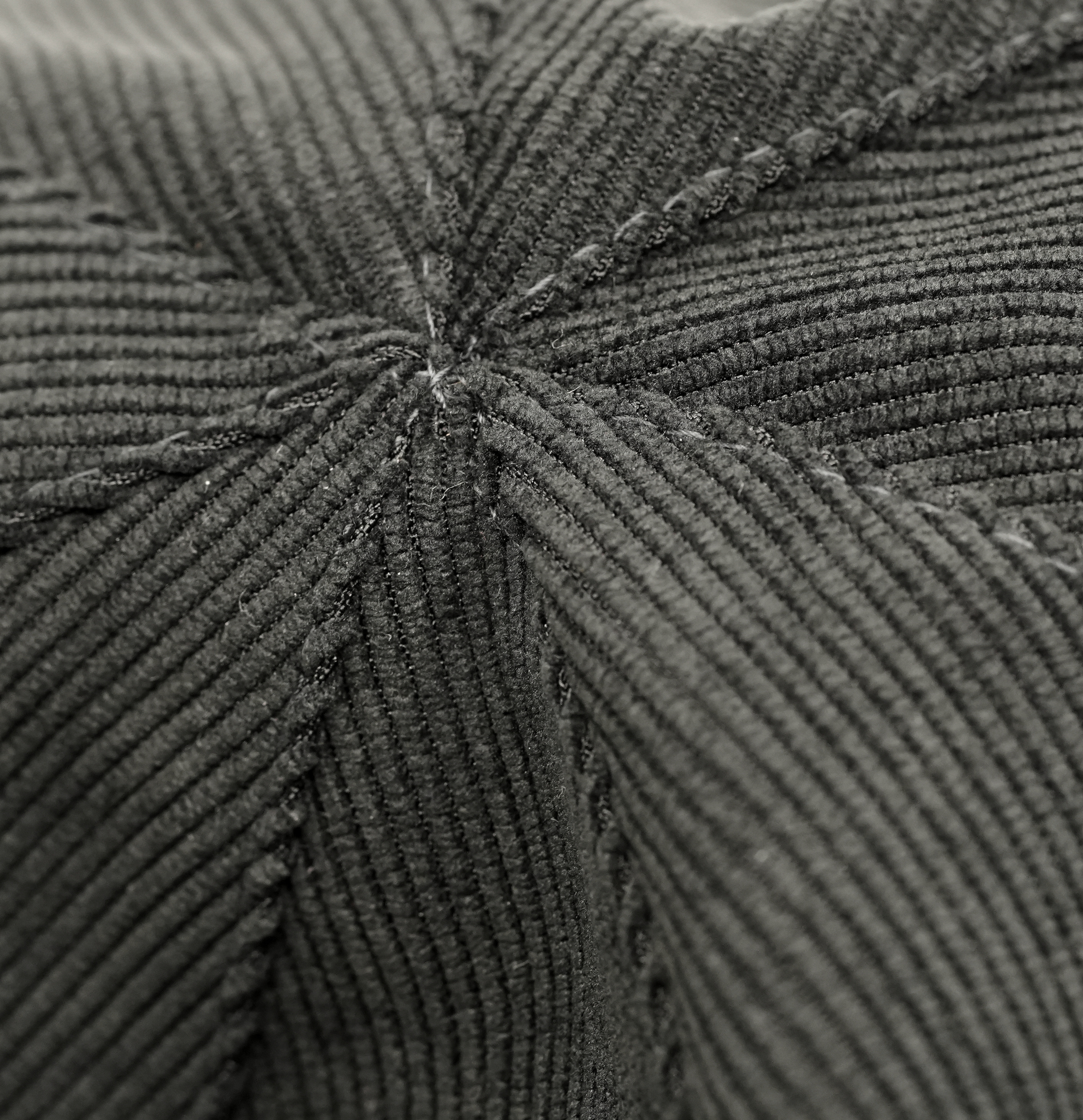 新色は機能性コーデュロイ。