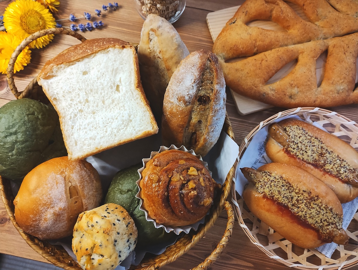 ～秋のヘルシーパンセット～秋の実り豊かな７種のパンと季節のマフィン、おすすめの１１個セットです。