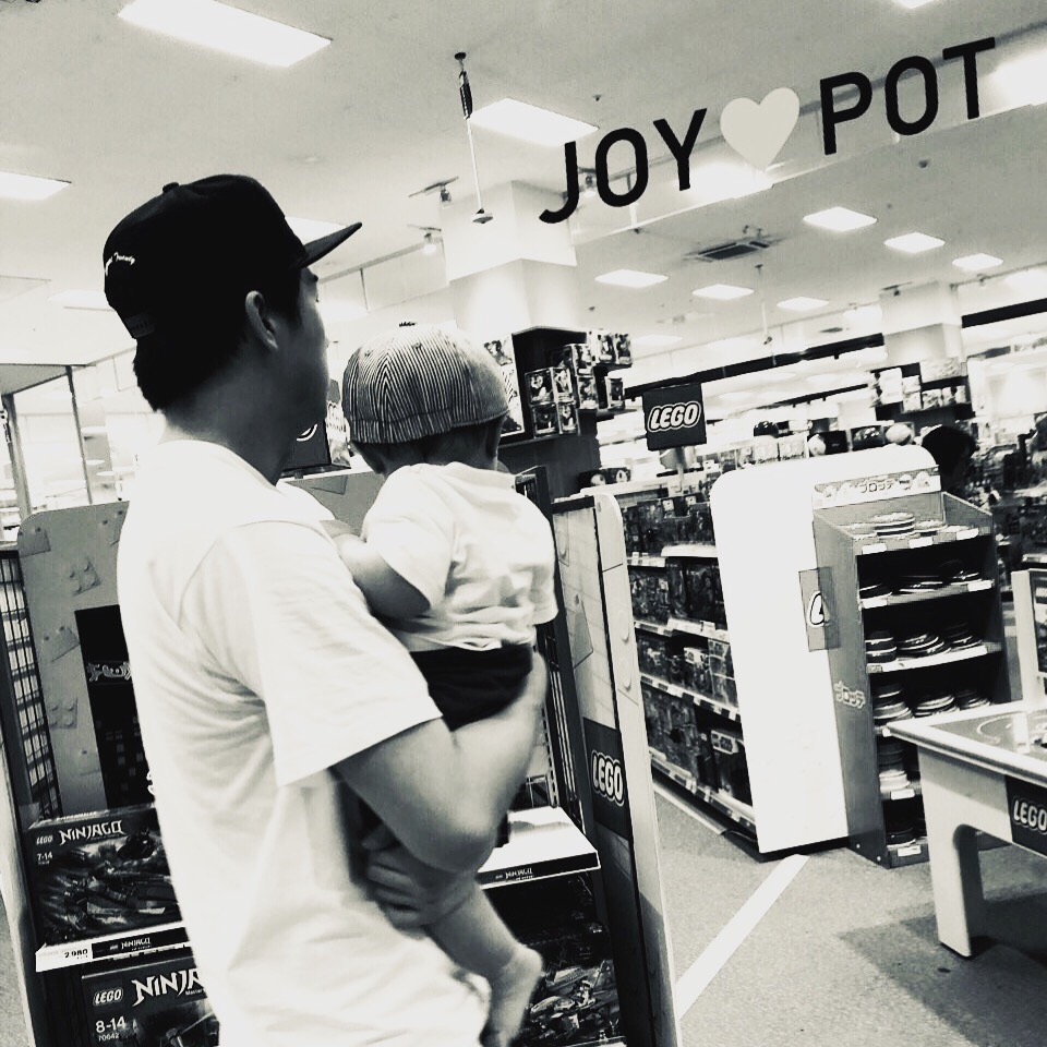 You're out with the family ♡