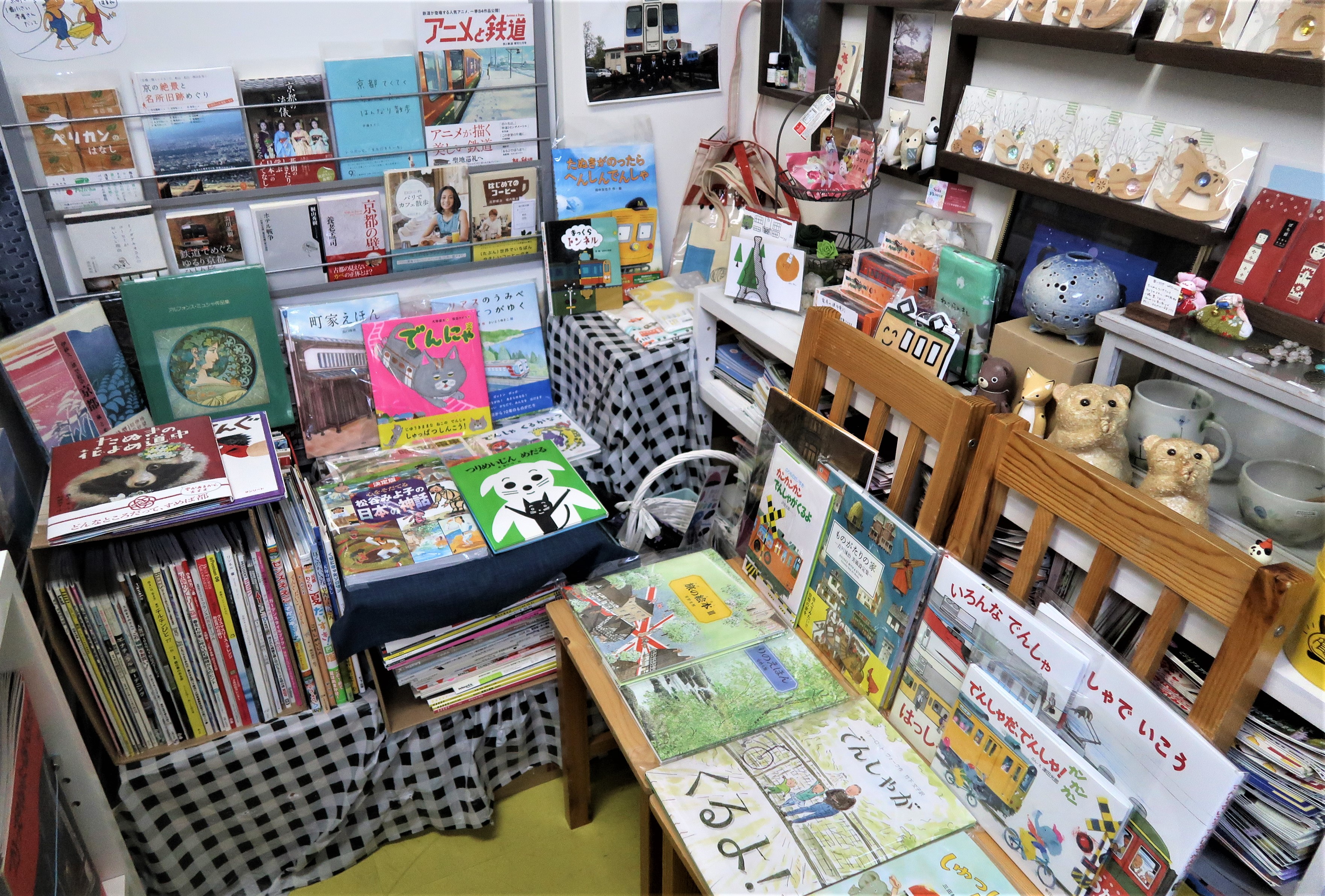電車の絵本沢山入荷しました