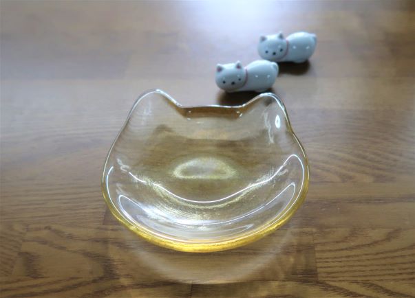 猫のガラス皿