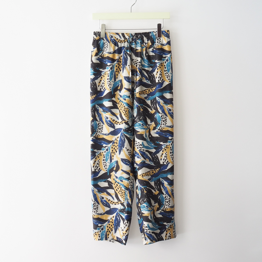 BANANATIME EASYPANTSで叶える、極上のリラックスタイム