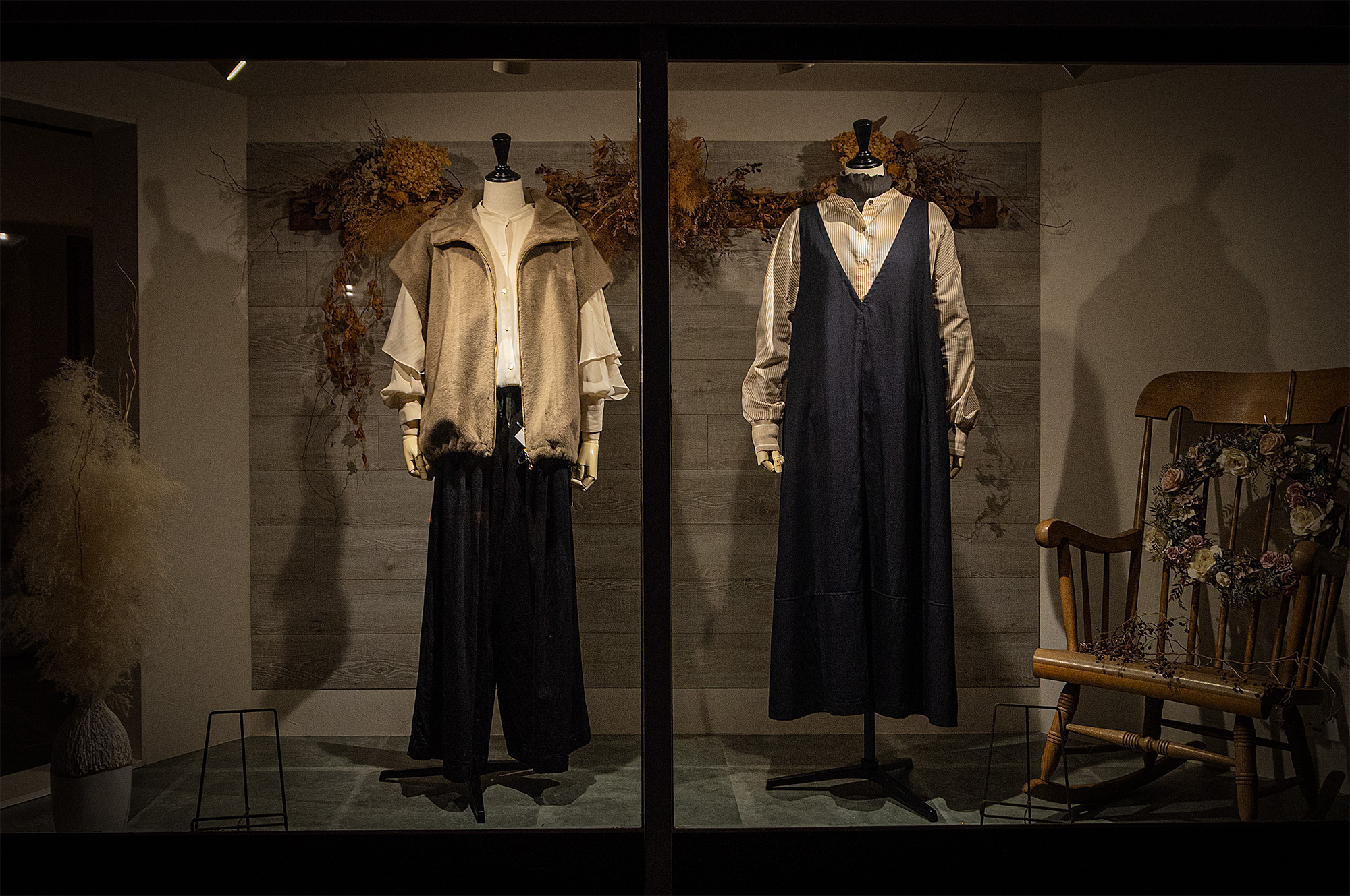 ウィンドウのマネキン着替えました 10/16