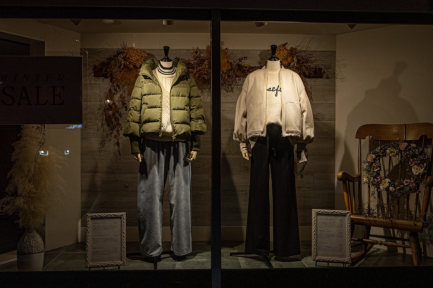 ウィンドウのマネキン着替えました　１／１９