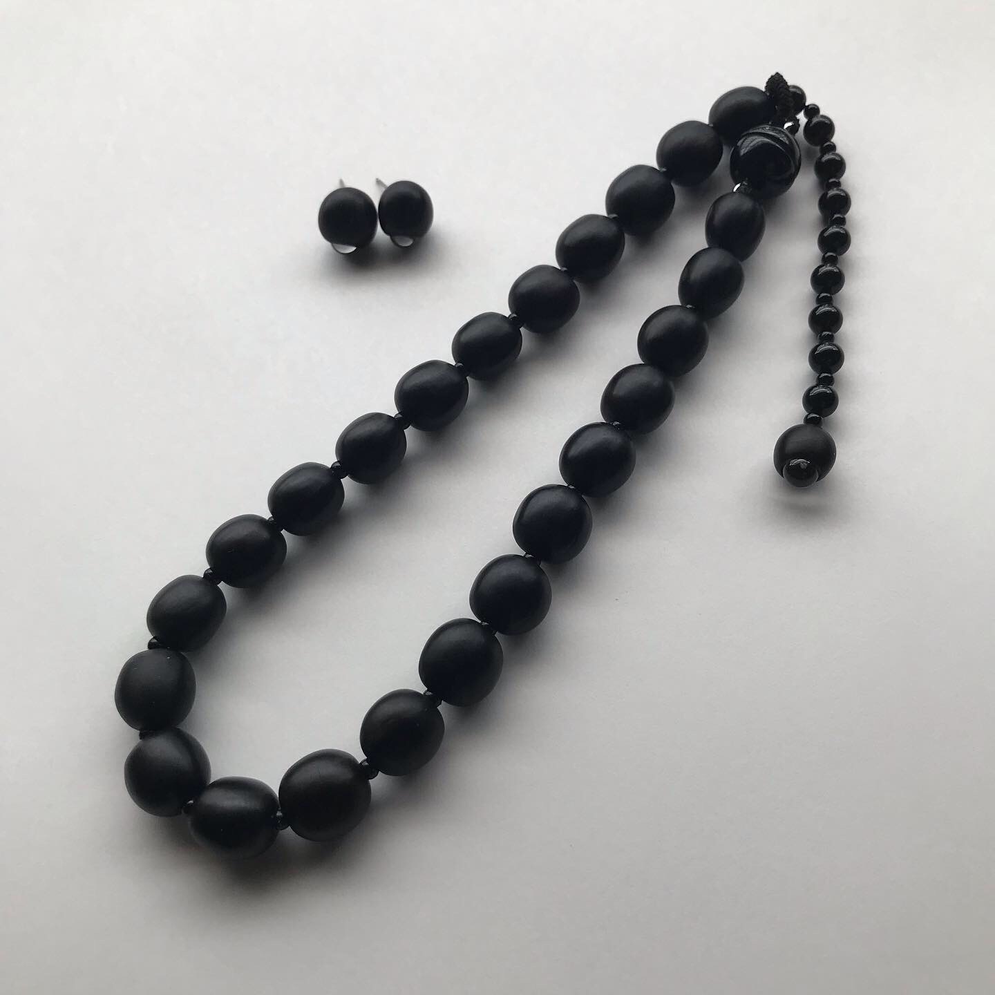 Bespoke Jewellery 喪装用ネックレス