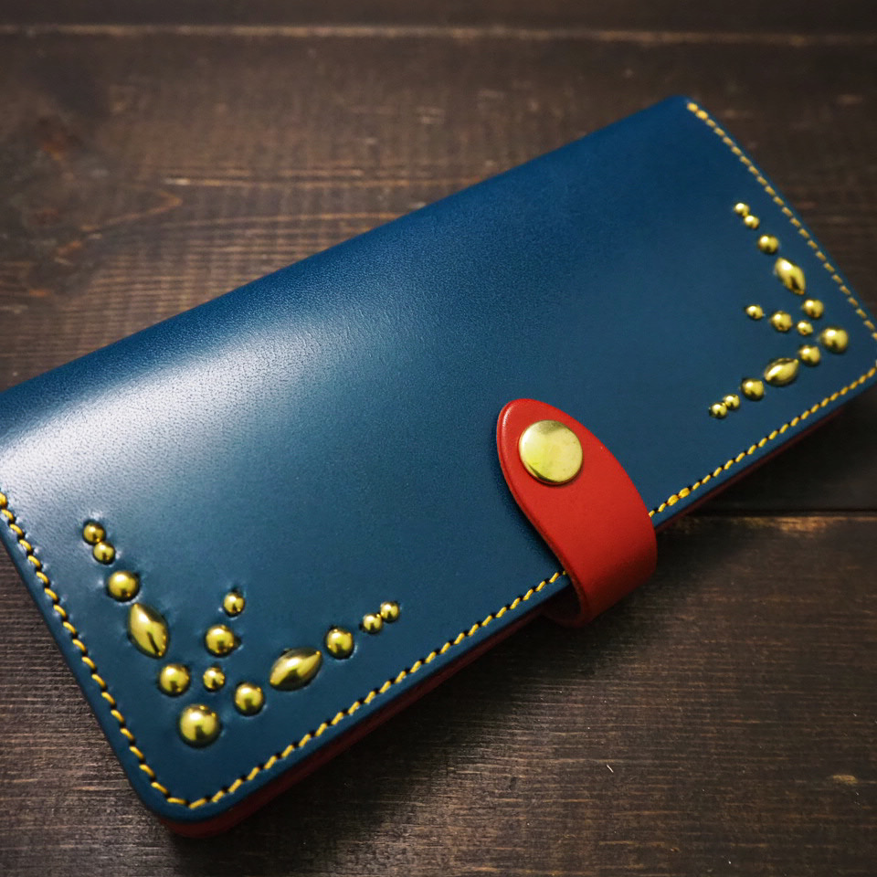 スタッズスマホケース